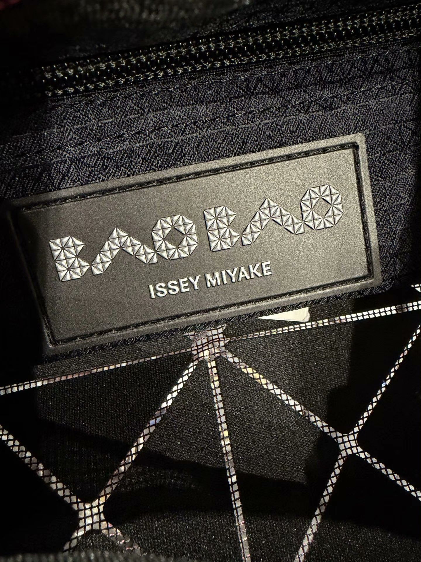 Issey Miyake Issey Miyake Red Shoulder Bag OS Women Size ONE SIZE - 5 Thumbnail
