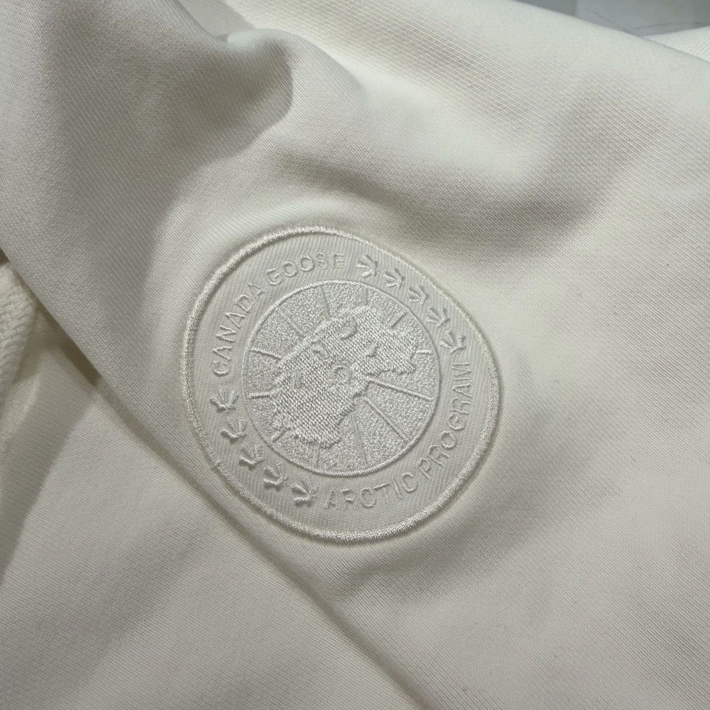 Canada Goose Canada Goose White Hoodie xl Men Size US XL / EU 56 / 4 - 4 Thumbnail