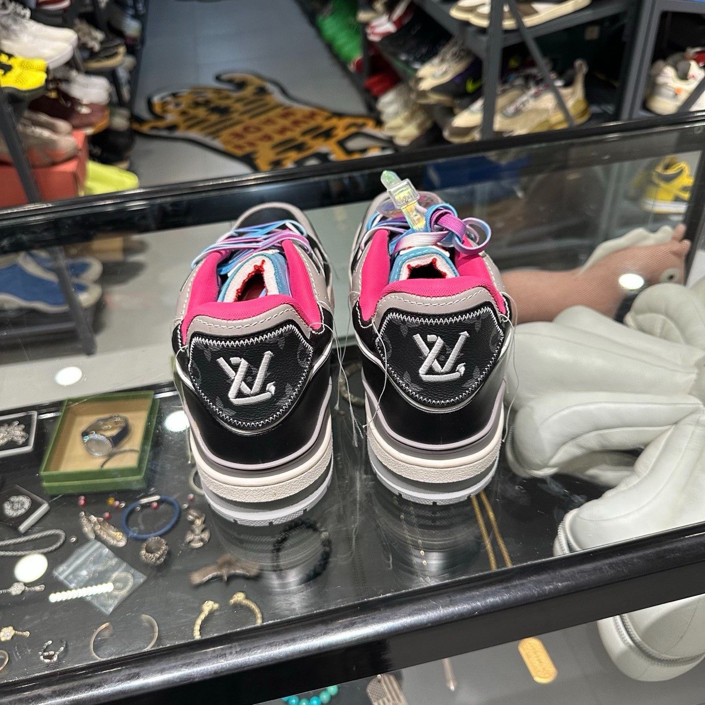Louis Vuitton Louis Vuitton Multi Lowtop Sneakers 12 Men Size US 12 / EU 45 - 3 Thumbnail