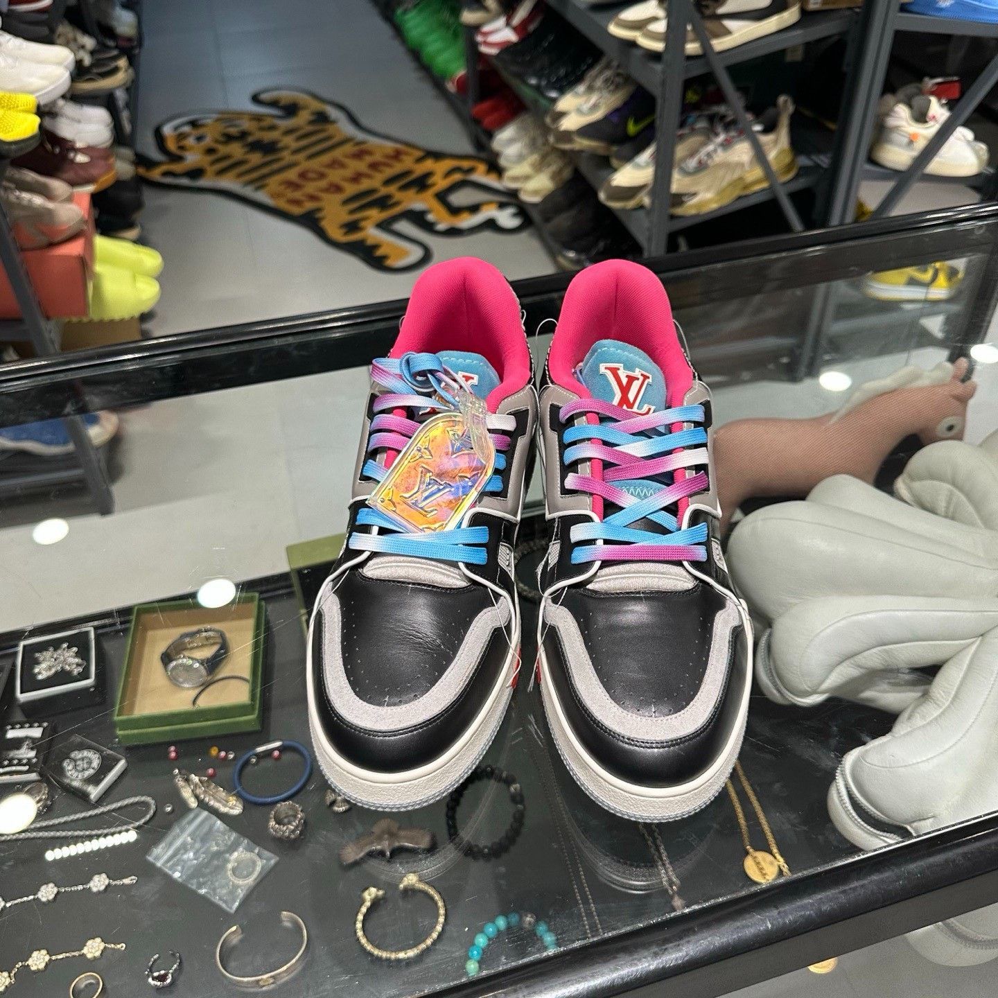 Louis Vuitton Louis Vuitton Multi Lowtop Sneakers 12 Men Size US 12 / EU 45 - 2 Thumbnail