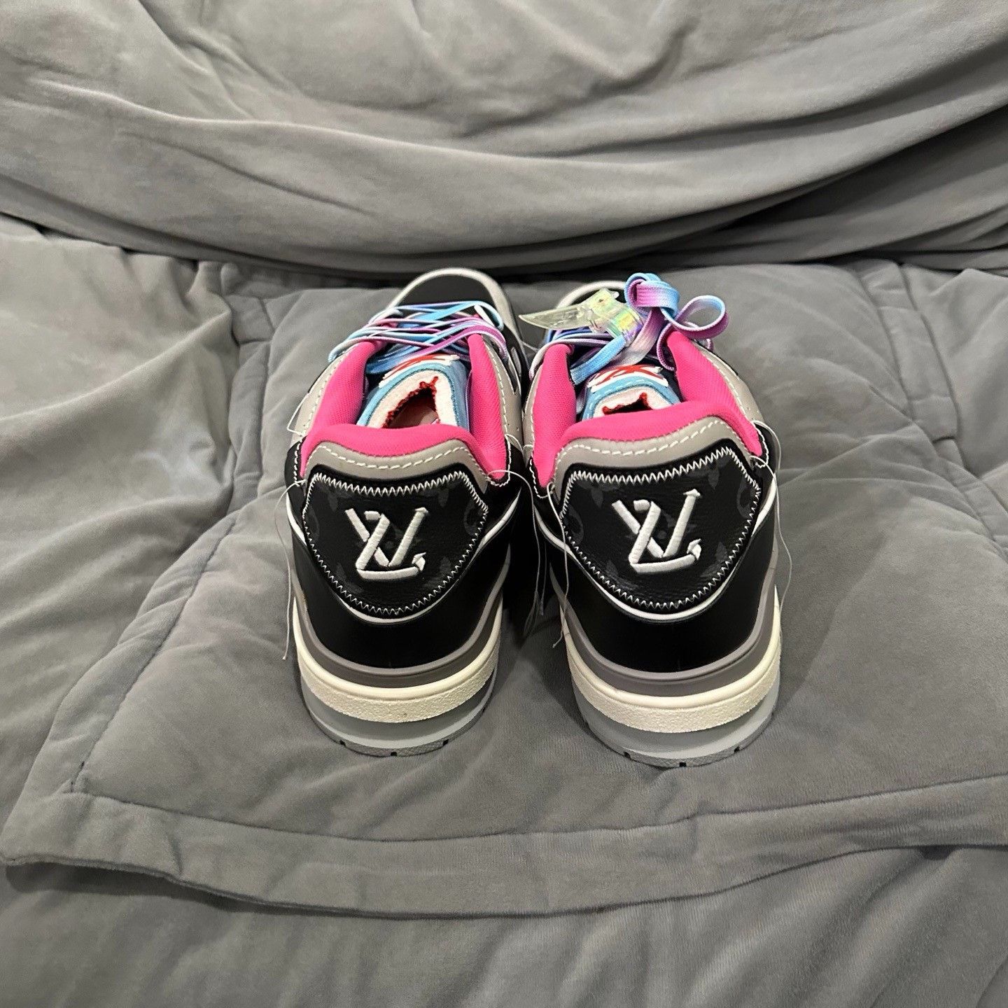 Louis Vuitton Louis Vuitton Multi Lowtop Sneakers 12 Men Size US 12 / EU 45 - 9 Thumbnail
