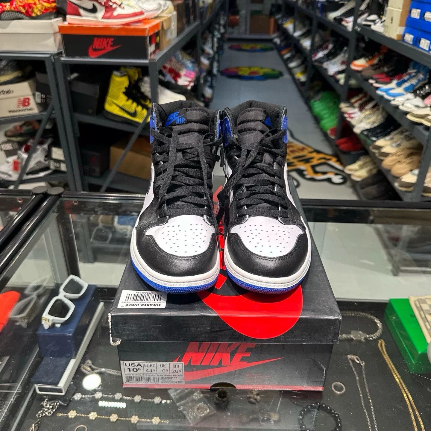 Nike Nike Black Lowtop Sneakers 11 Men Size US 11 / EU 44 - 2 Thumbnail