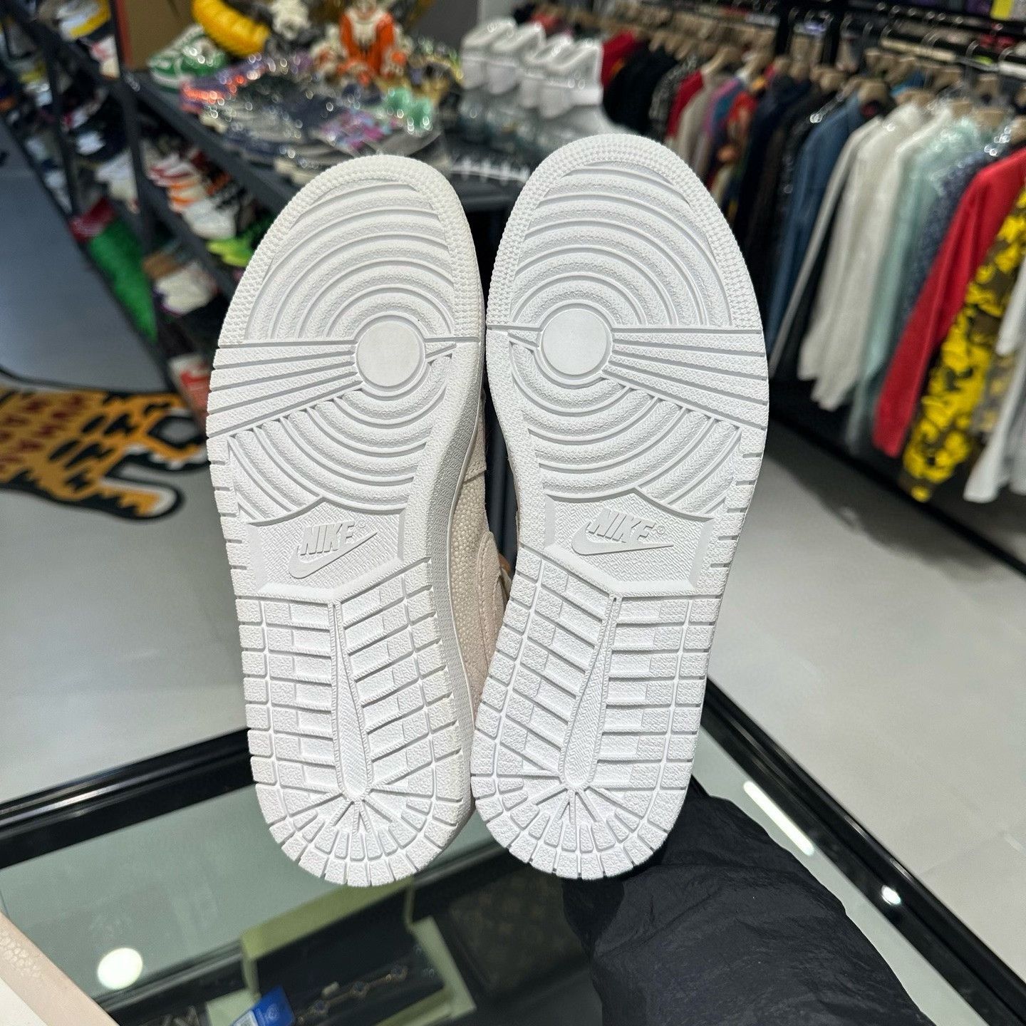 Nike Nike White Lowtop Sneakers 8.5 Men Size US 8.5 / EU 41-42 - 4 Thumbnail