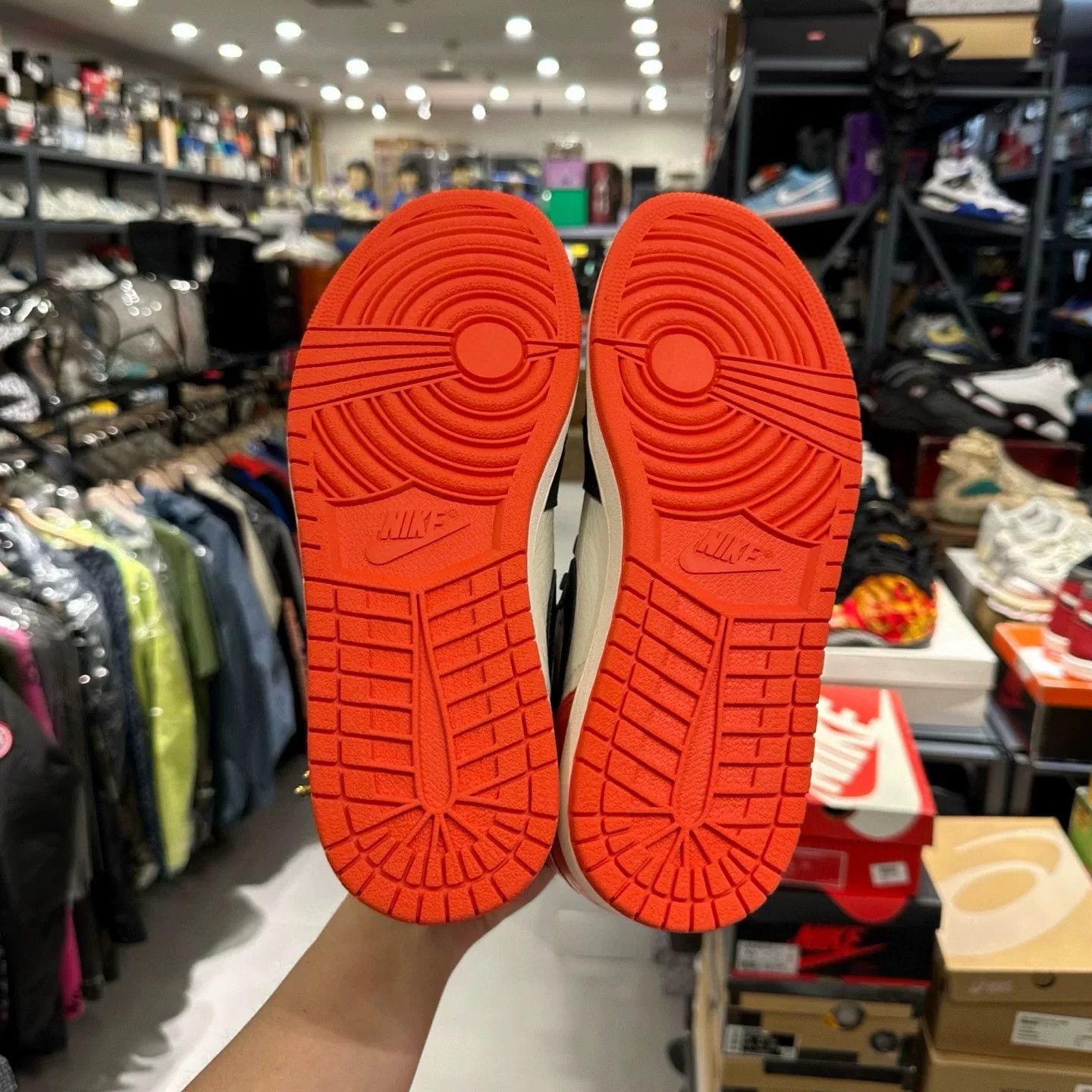 Nike Nike Orange Lowtop Sneakers 10.5 Men Size US 10.5 / EU 43-44 - 4 Thumbnail