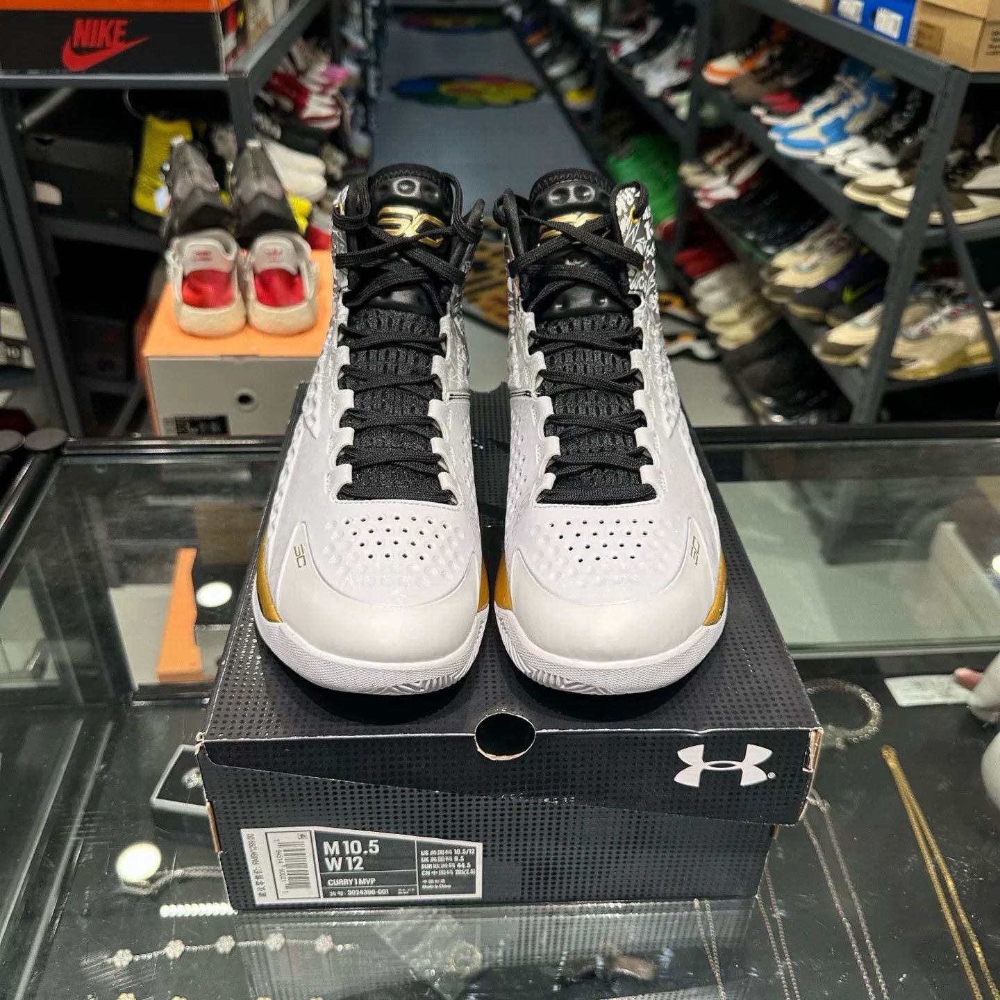 Under Armour Under Armour Black Lowtop Sneakers 11 Men Size US 11 / EU 44 - 2 Thumbnail
