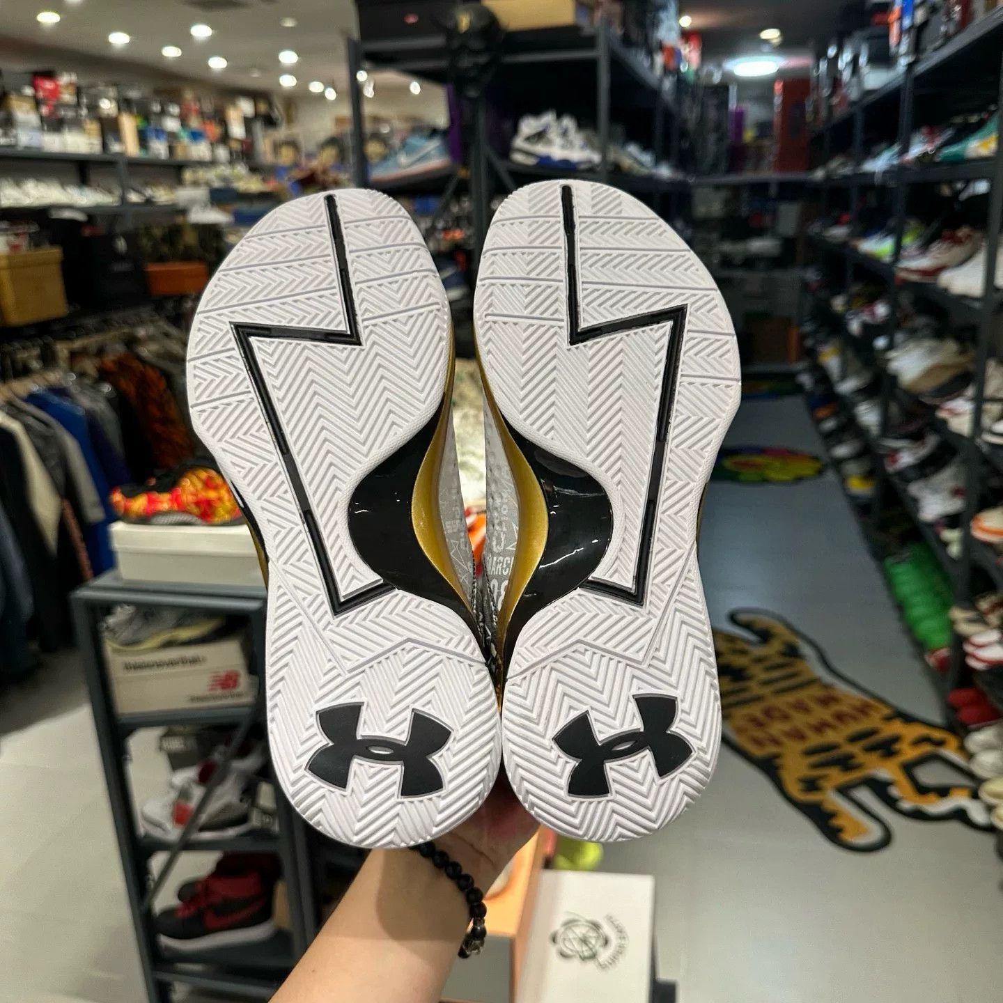 Under Armour Under Armour Black Lowtop Sneakers 11 Men Size US 11 / EU 44 - 4 Thumbnail