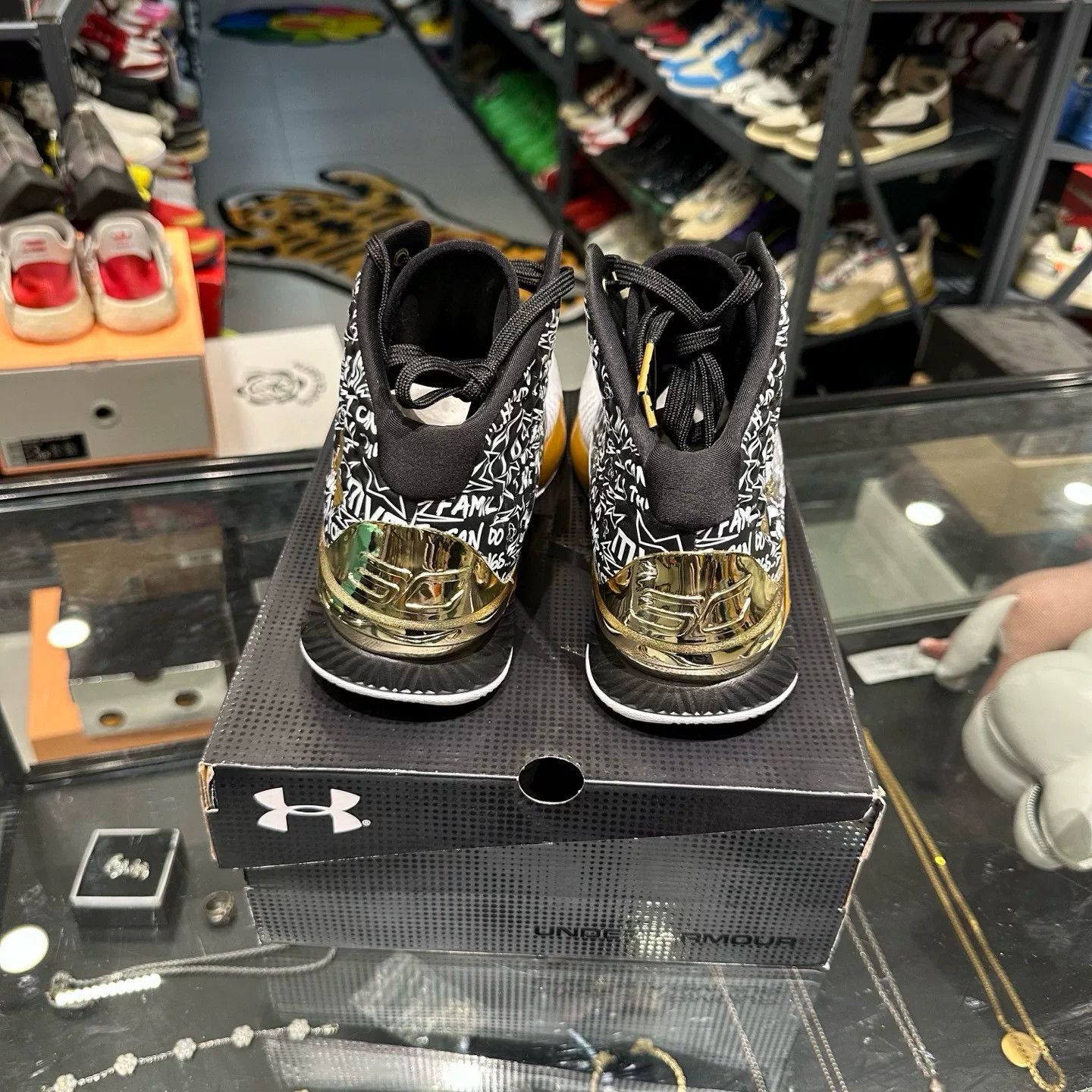 Under Armour Under Armour Black Lowtop Sneakers 11 Men Size US 11 / EU 44 - 3 Thumbnail