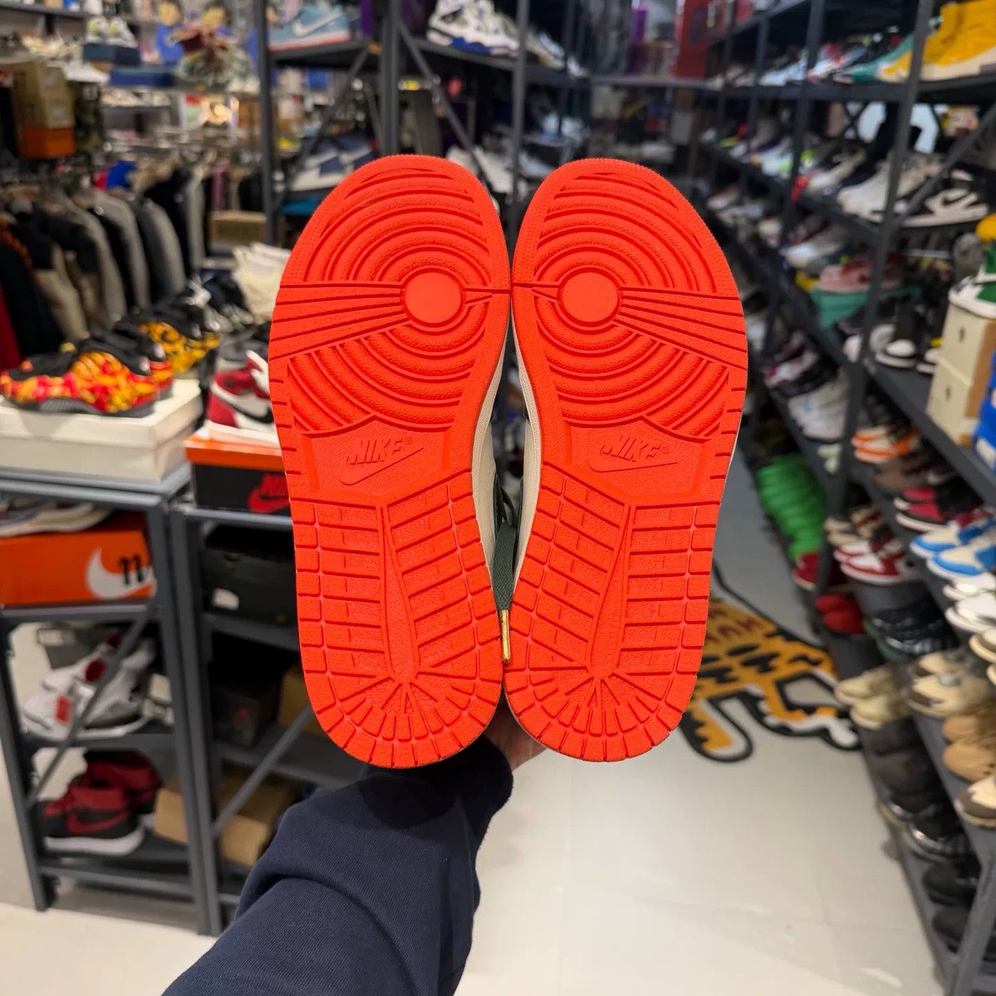 Nike Nike Orange Lowtop Sneakers 10 Men Size US 10 / EU 43 - 4 Thumbnail