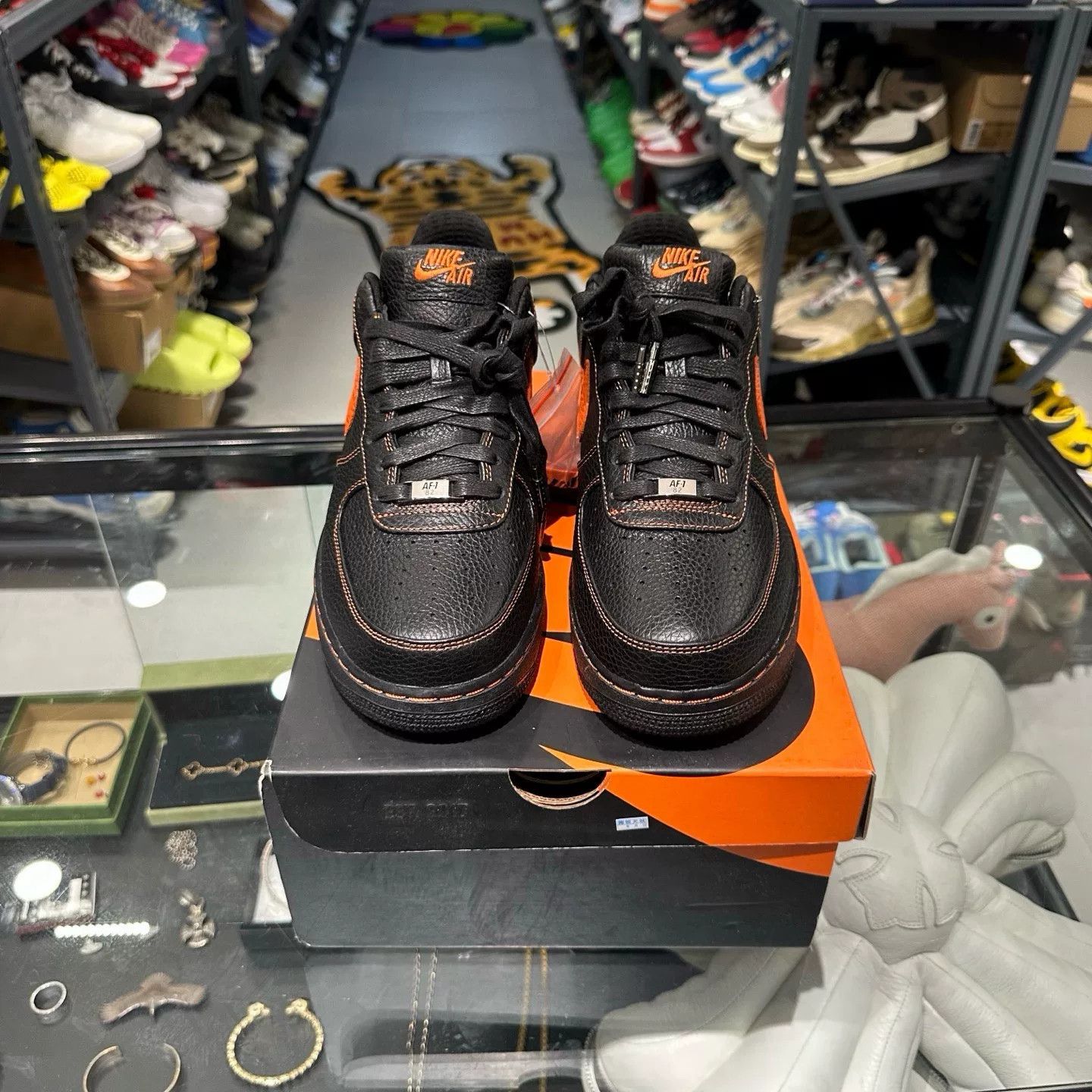 Nike Nike Orange Lowtop Sneakers 10.5 Men Size US 10.5 / EU 43-44 - 2 Thumbnail