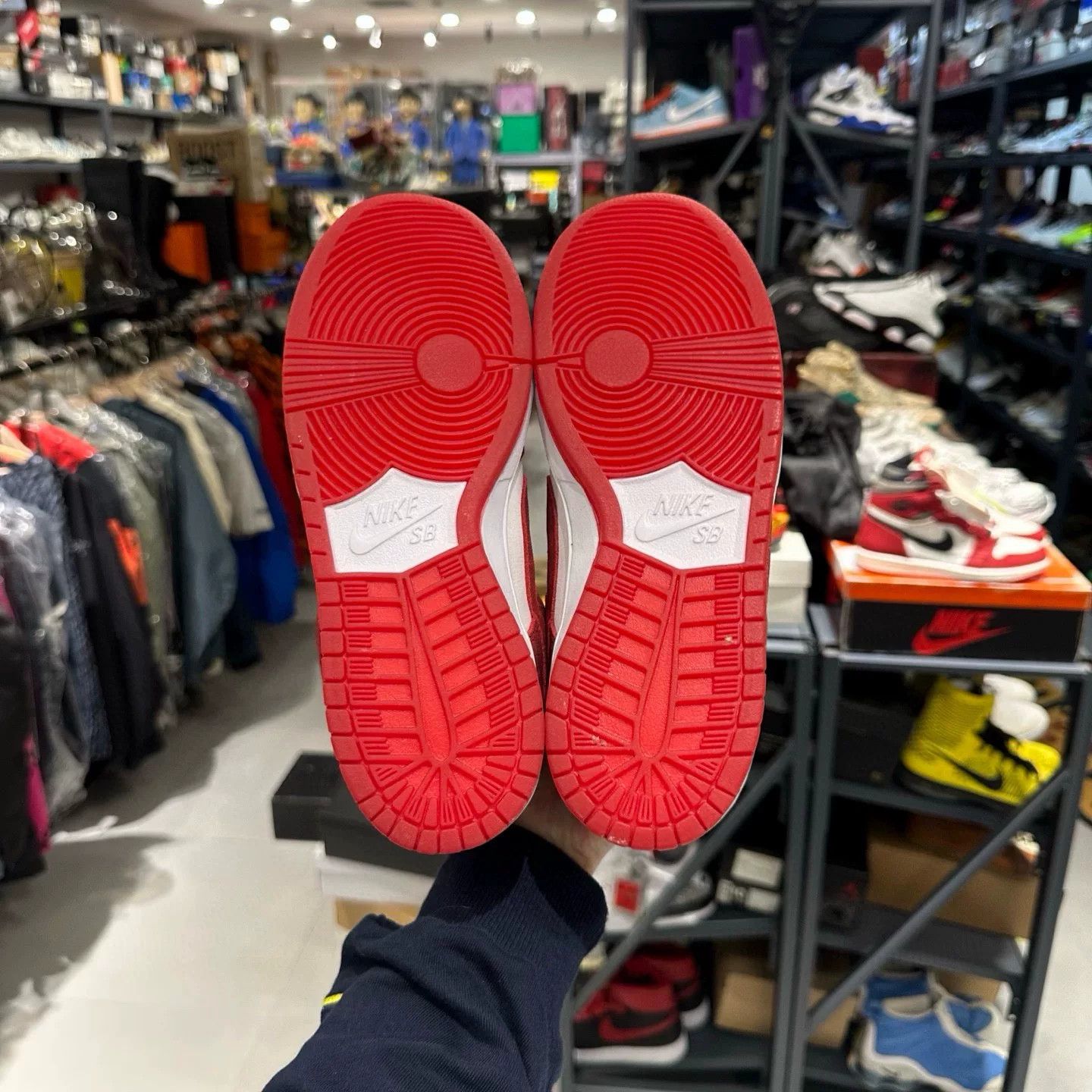 Nike Nike Red Lowtop Sneakers 8.5 Men Size US 8.5 / EU 41-42 - 4 Thumbnail