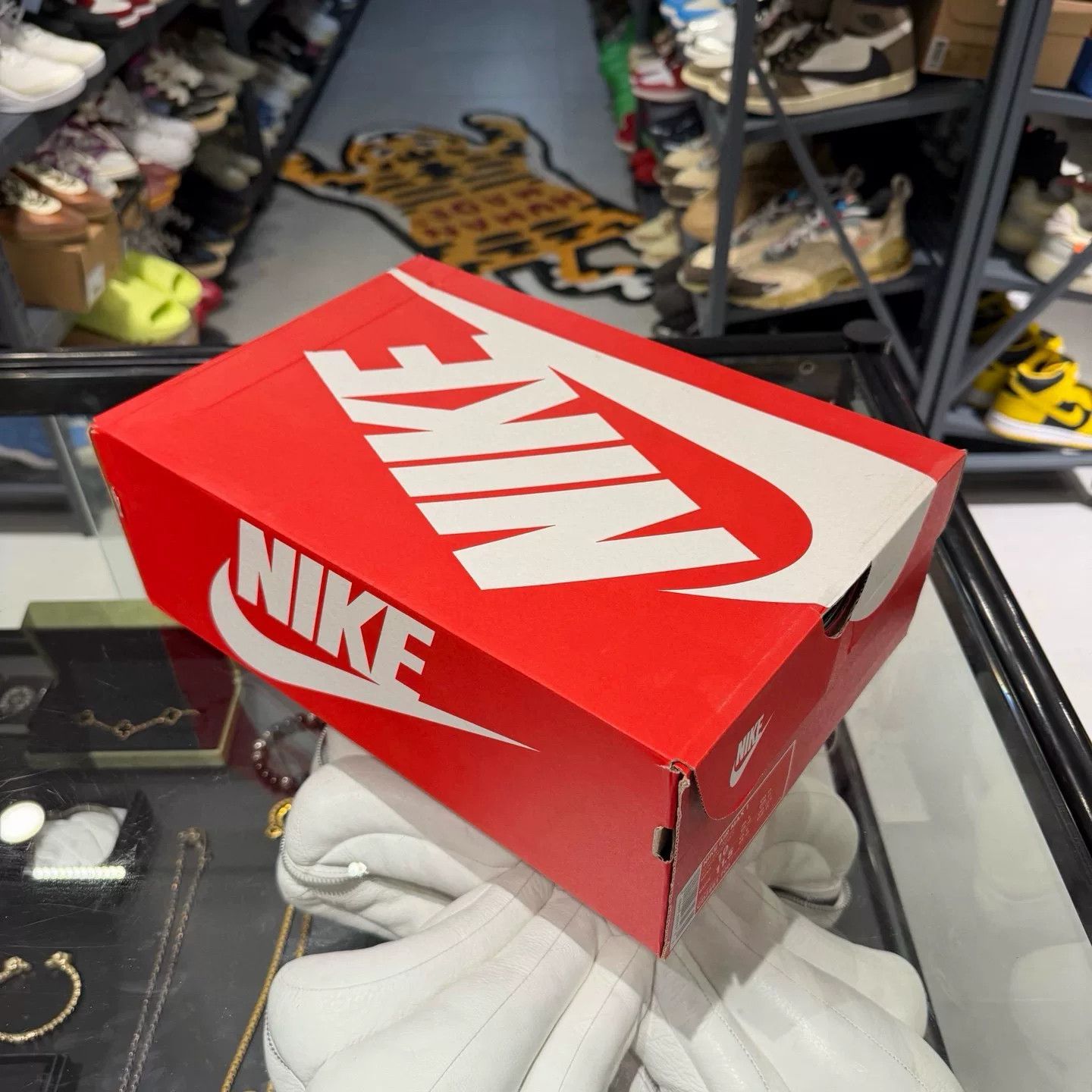 Nike Nike Lowtop Sneakers 10.5 Men Size US 10.5 / EU 43-44 - 6 Thumbnail