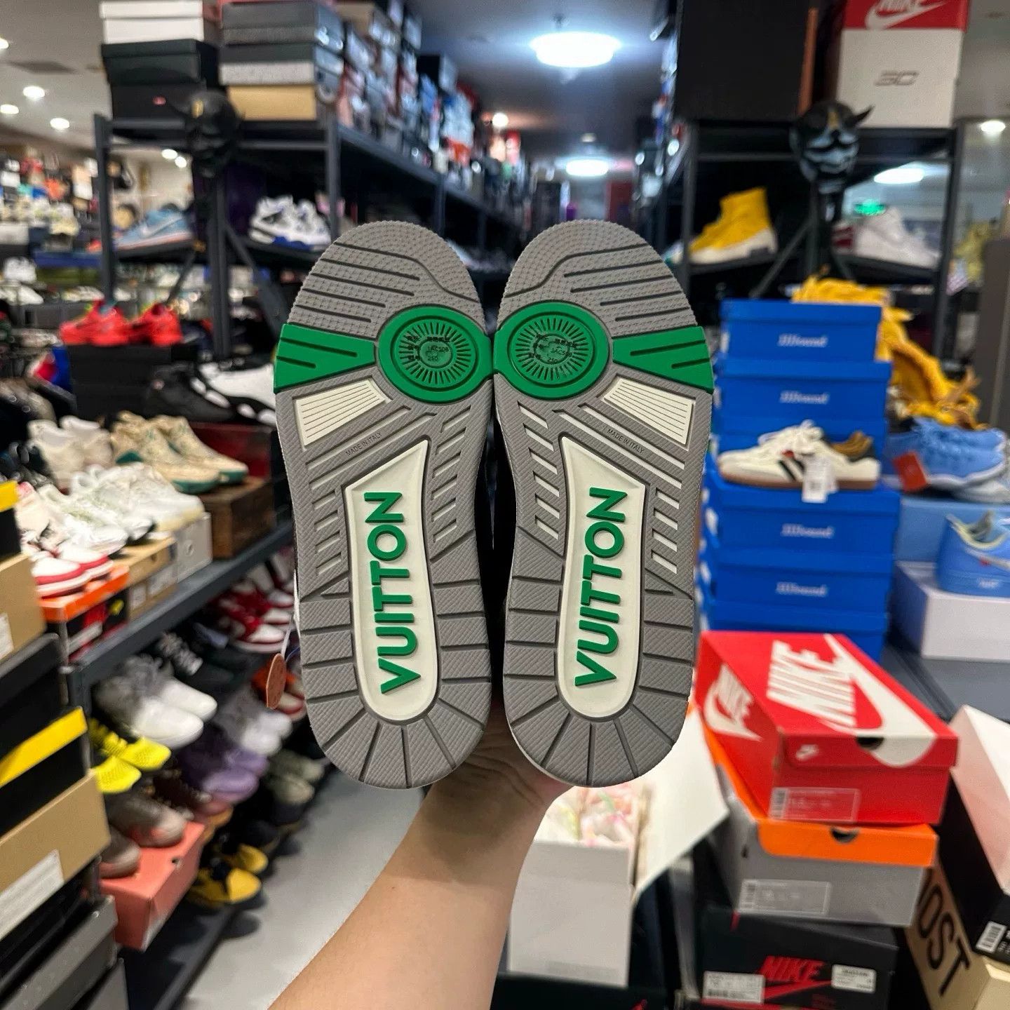 Louis Vuitton Louis Vuitton Green Lowtop Sneakers 7.5 Men Size US 7.5 / EU 40-41 - 4 Thumbnail