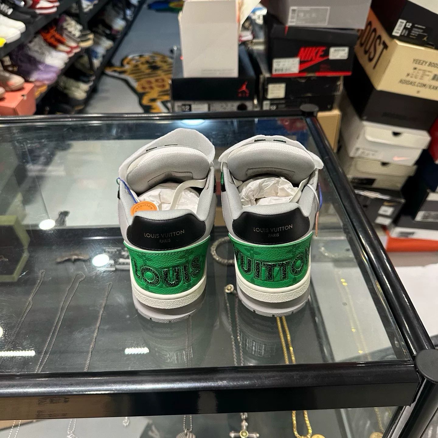 Louis Vuitton Louis Vuitton Green Lowtop Sneakers 7.5 Men Size US 7.5 / EU 40-41 - 3 Thumbnail