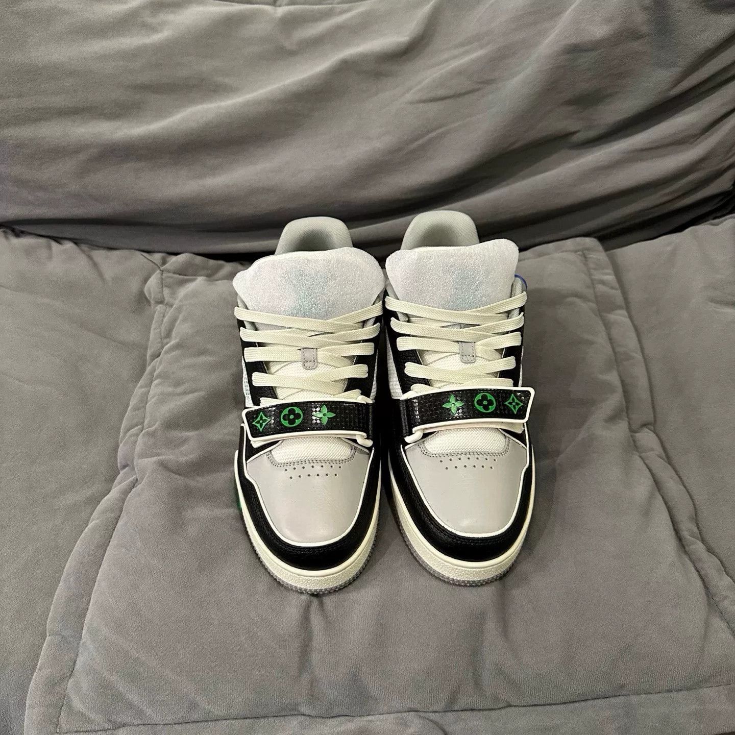 Louis Vuitton Louis Vuitton Green Lowtop Sneakers 7.5 Men Size US 7.5 / EU 40-41 - 9 Thumbnail