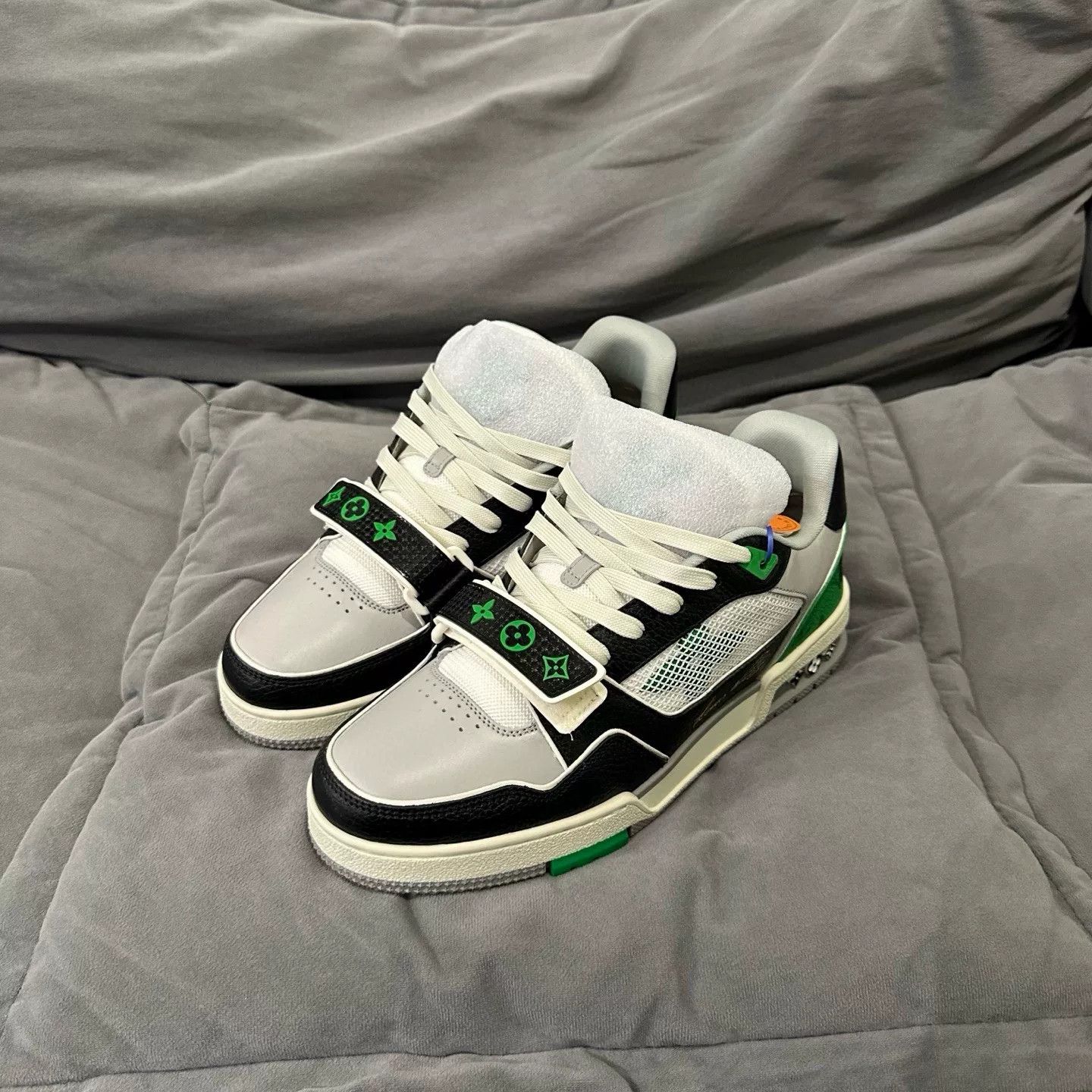 Louis Vuitton Louis Vuitton Green Lowtop Sneakers 7.5 Men Size US 7.5 / EU 40-41 - 6 Thumbnail