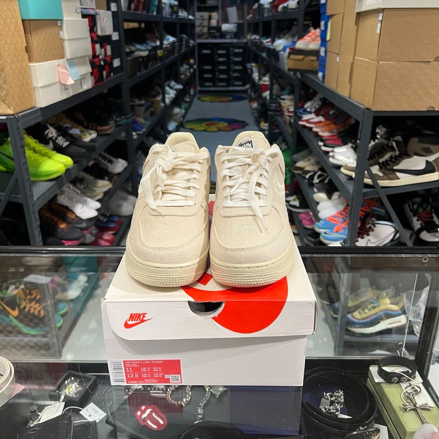 Nike Nike White Lowtop Sneakers 11.5 Men Size US 11.5 / EU 44-45 - 2 Thumbnail
