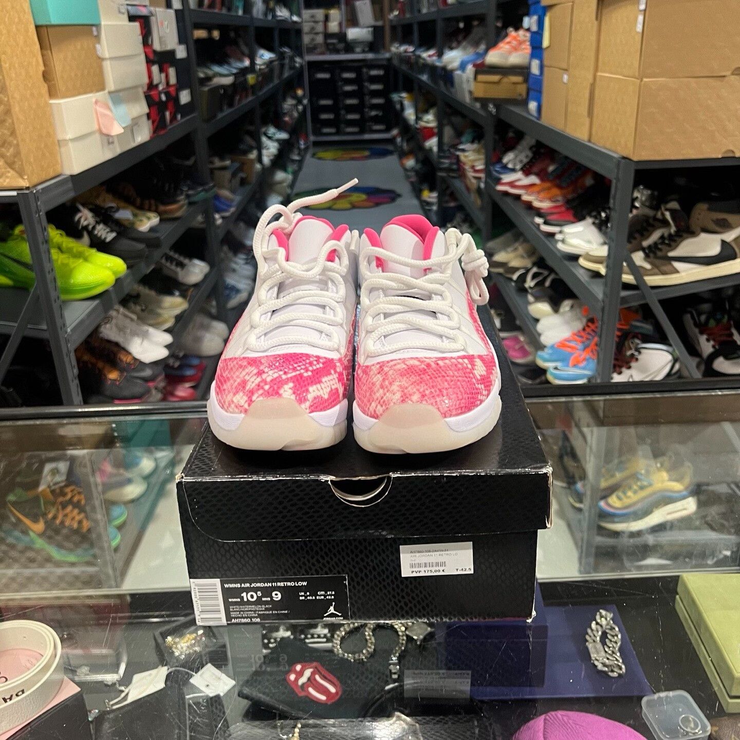Nike Nike Pink Lowtop Sneakers 9.5 Men Size US 9.5 / EU 42-43 - 2 Thumbnail