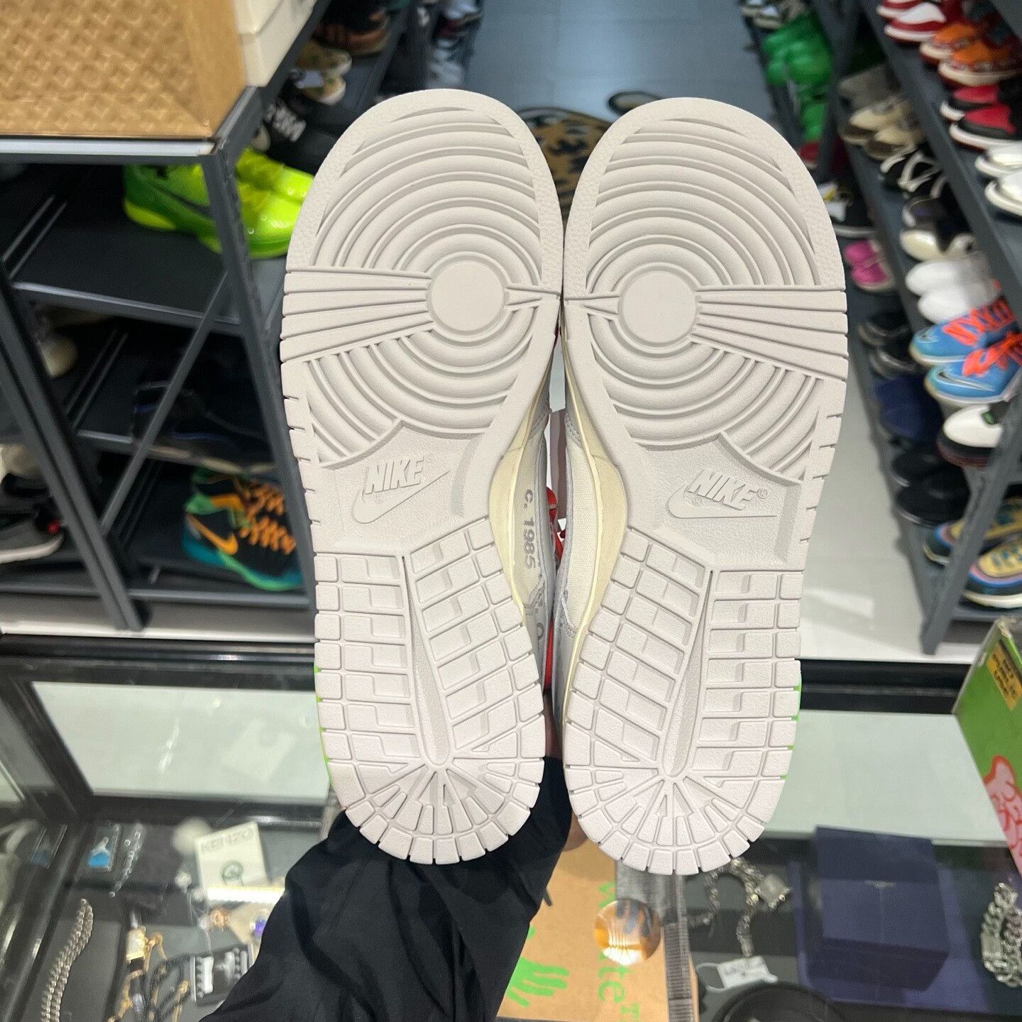 Nike Nike White Lowtop Sneakers 11 Men Size US 11 / EU 44 - 4 Thumbnail