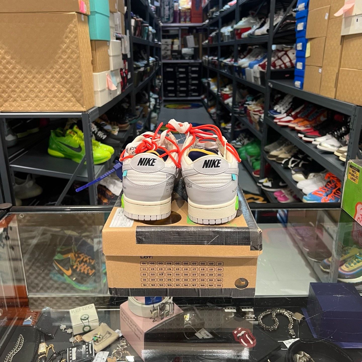 Nike Nike White Lowtop Sneakers 10.5 Men Size US 10.5 / EU 43-44 - 3 Thumbnail