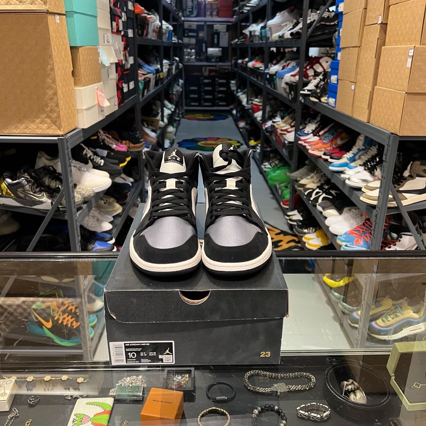 Nike Nike Black Lowtop Sneakers 10.5 Men Size US 10.5 / EU 43-44 - 2 Thumbnail
