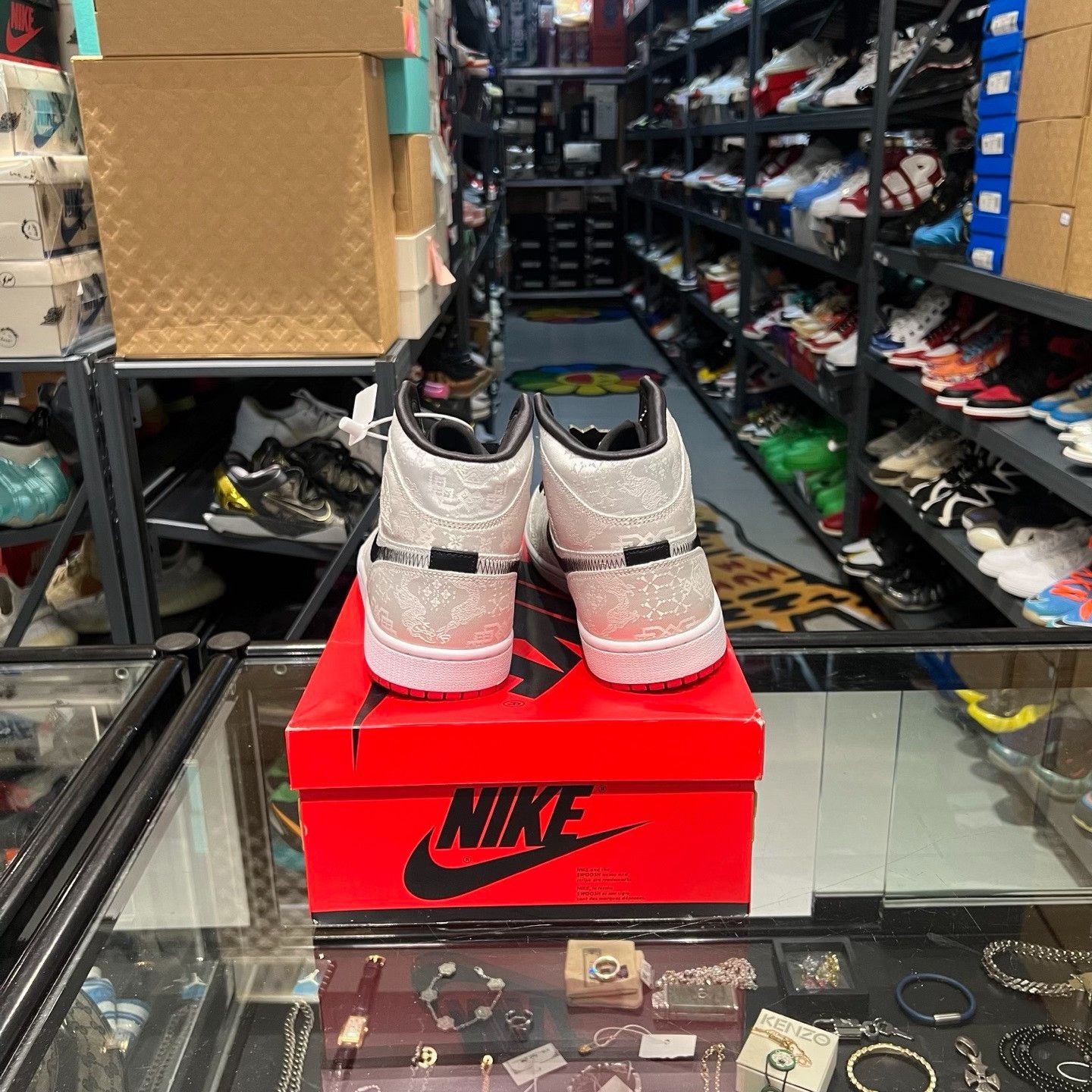 Nike Nike White Lowtop Sneakers 11.5 Men Size US 11.5 / EU 44-45 - 3 Thumbnail