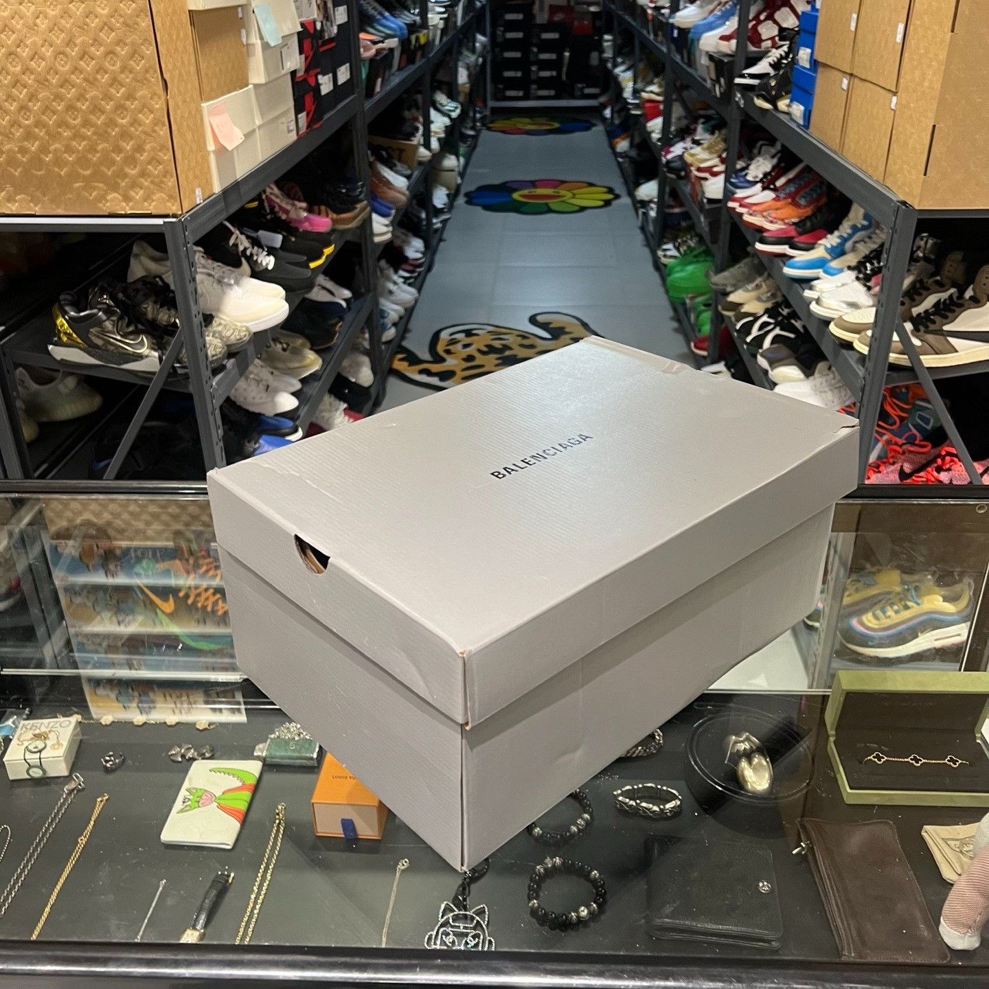 Balenciaga Balenciaga Beige Lowtop Sneakers 11.5 Men Size US 11.5 / EU 44-45 - 6 Thumbnail