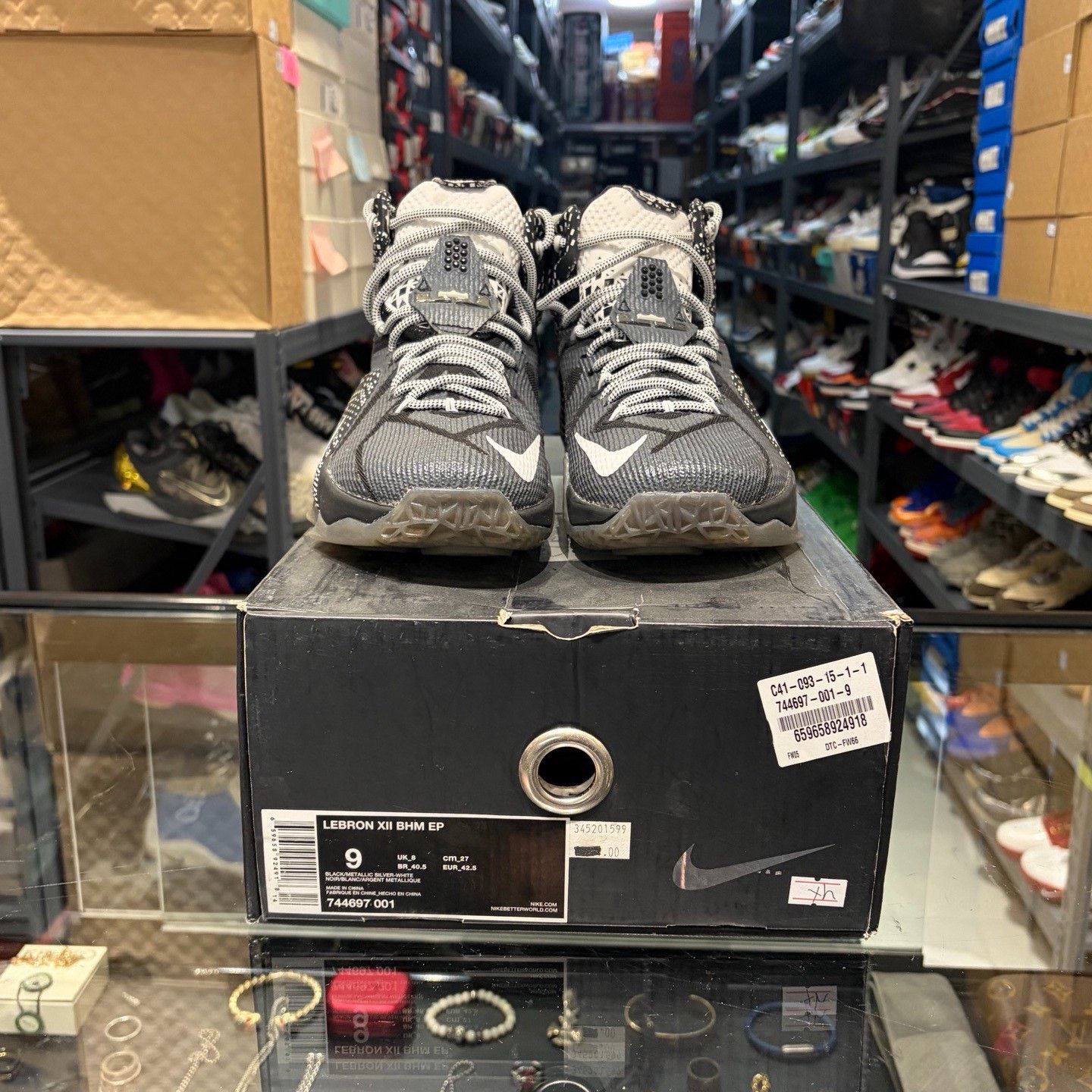 Nike Nike Gray Lowtop Sneakers 9.5 Men Size US 9.5 / EU 42-43 - 2 Thumbnail