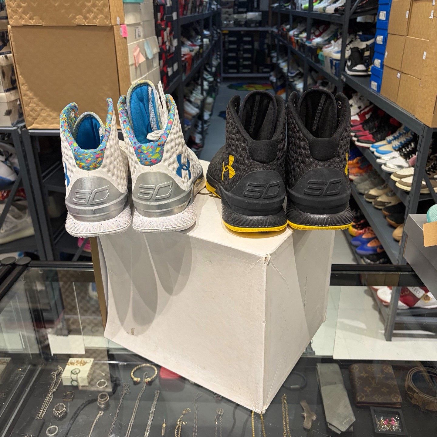 Under Armour Under Armour Gold Lowtop Sneakers 11.5 Men Size US 11.5 / EU 44-45 - 3 Thumbnail