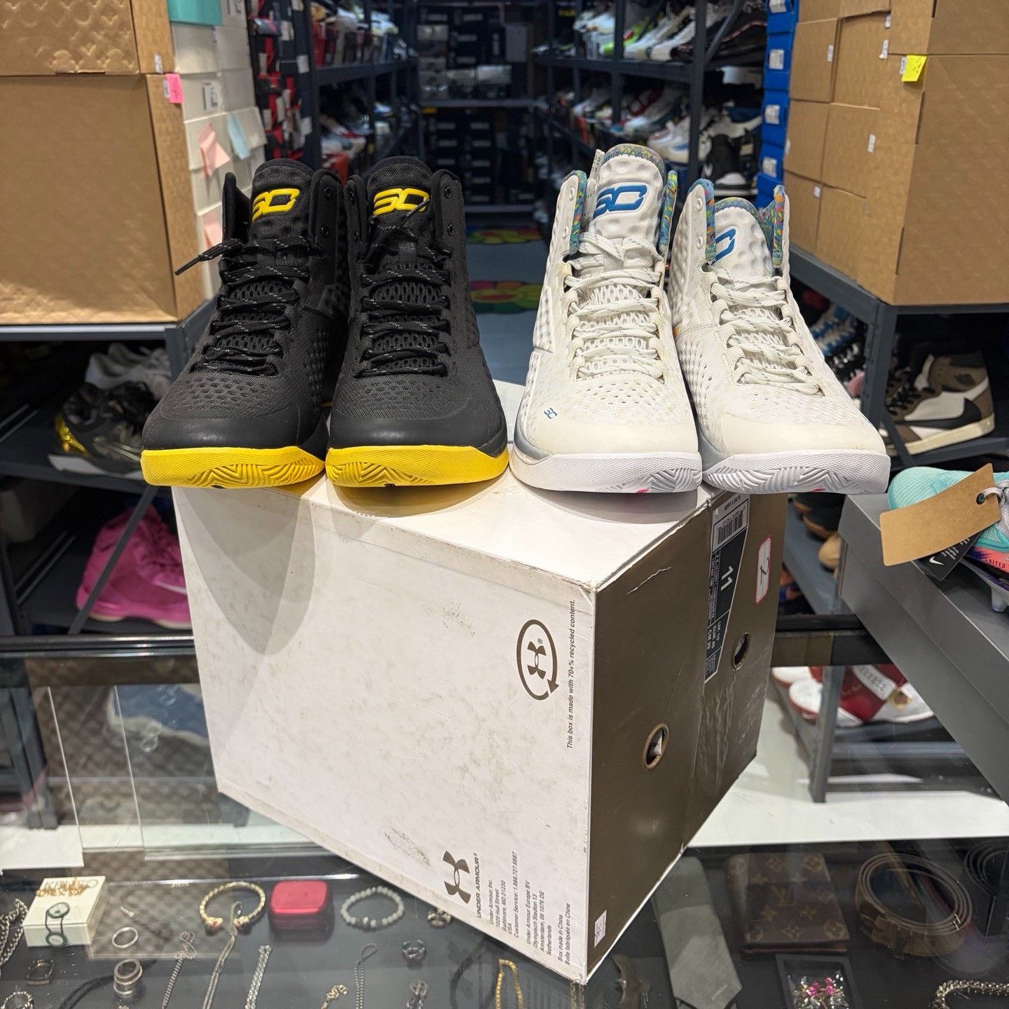 Under Armour Under Armour Gold Lowtop Sneakers 11.5 Men Size US 11.5 / EU 44-45 - 2 Thumbnail