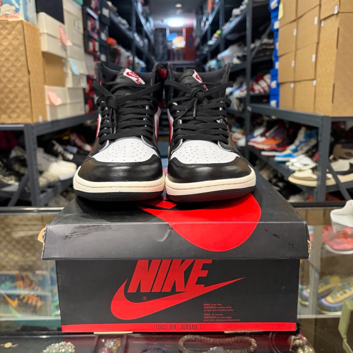 Nike Nike Black Lowtop Sneakers 12 Men Size US 12 / EU 45 - 2 Thumbnail