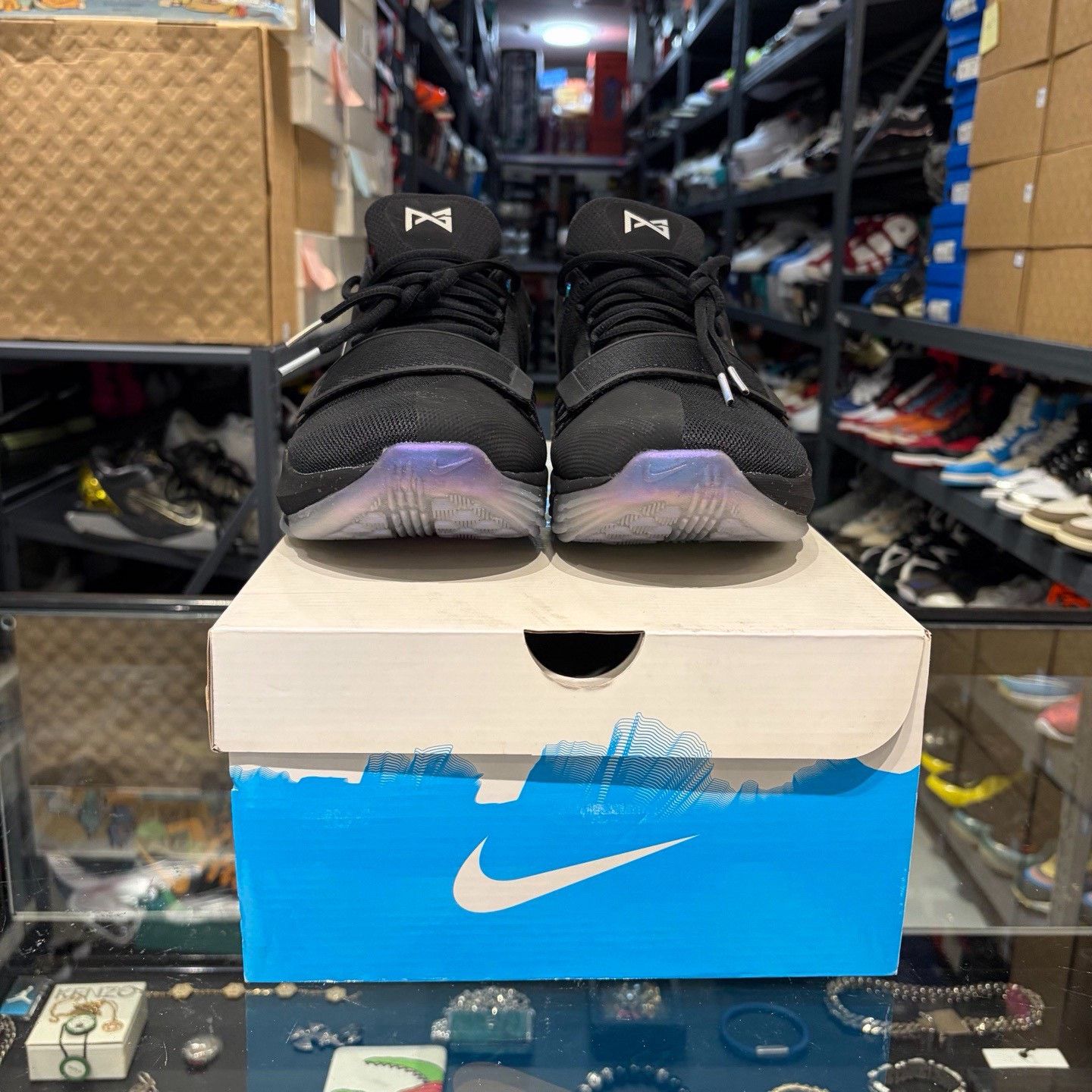 Nike Nike Black Lowtop Sneakers 11 Men Size US 11 / EU 44 - 2 Thumbnail