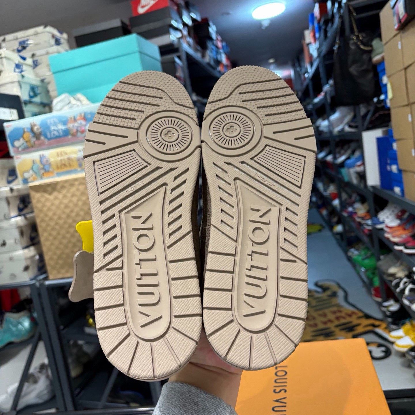 Louis Vuitton Louis Vuitton Lowtop Sneakers 10.5 Men Size US 10.5 / EU 43-44 - 4 Thumbnail