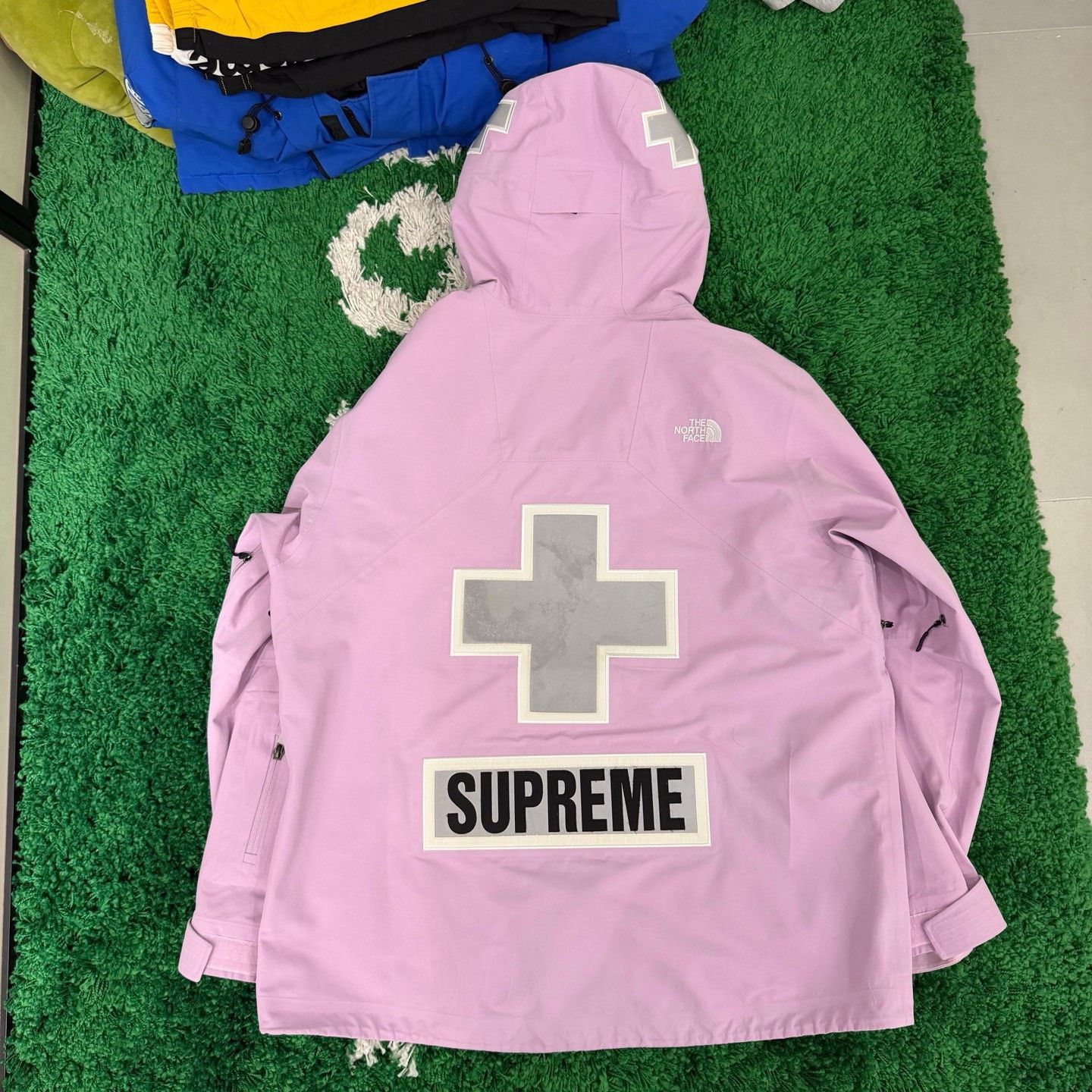 Supreme Supreme Pink Light Jacket xl Men Size US XL / EU 56 / 4 - 5 Thumbnail