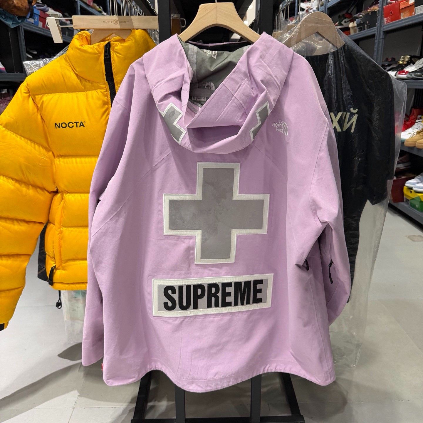 Supreme Supreme Pink Light Jacket xl Men Size US XL / EU 56 / 4 - 2 Thumbnail