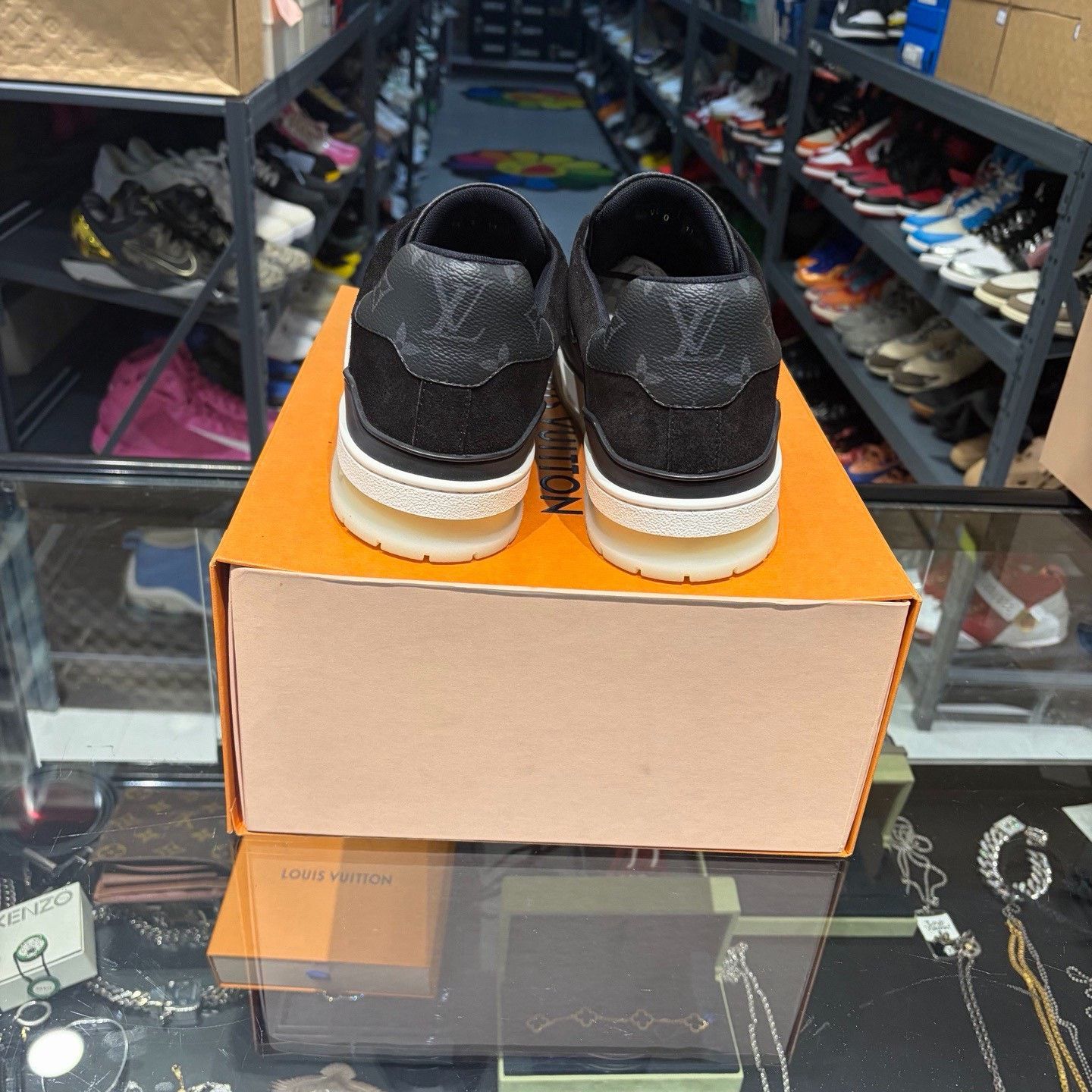 Louis Vuitton Louis Vuitton Black Lowtop Sneakers 11.5 Men Size US 11.5 / EU 44-45 - 3 Thumbnail