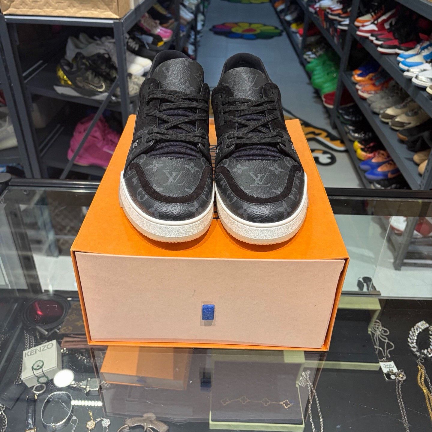 Louis Vuitton Louis Vuitton Black Lowtop Sneakers 11.5 Men Size US 11.5 / EU 44-45 - 2 Thumbnail