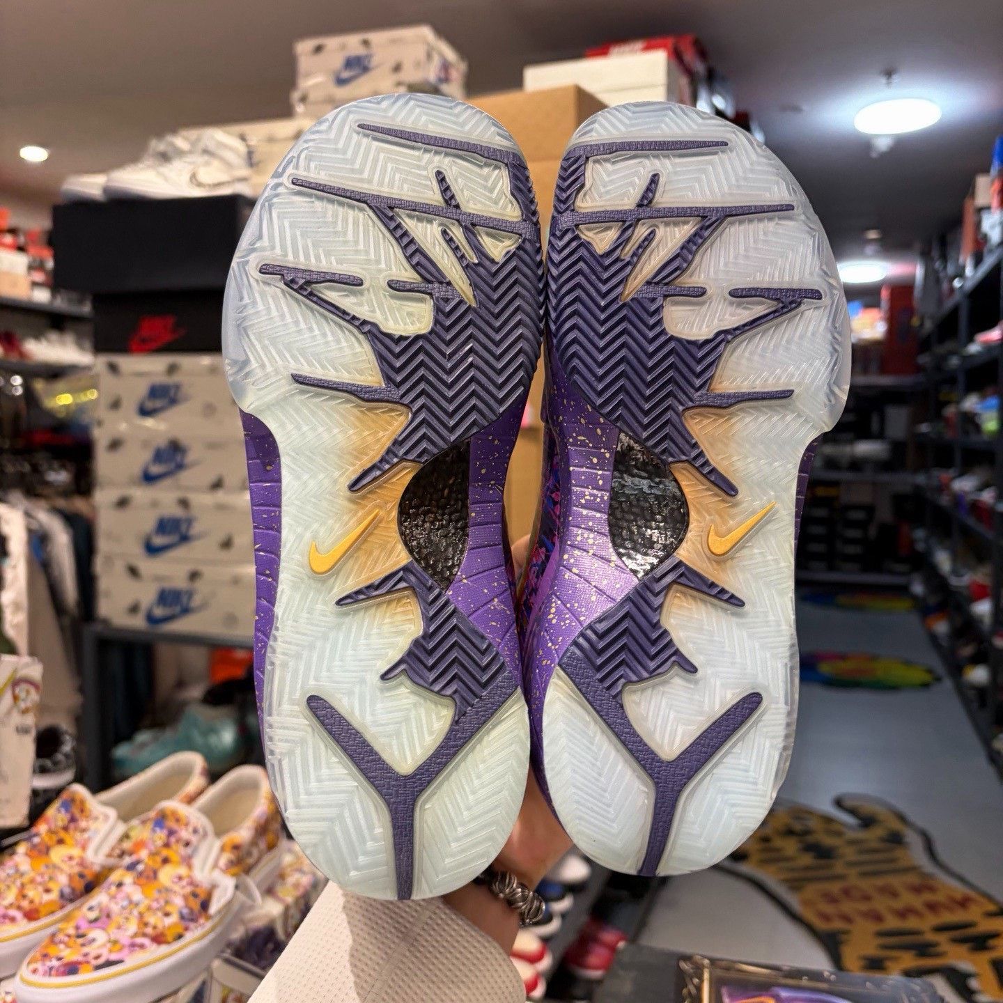 Nike Nike Purple Lowtop Sneakers 8.5 Men Size US 8.5 / EU 41-42 - 4 Thumbnail