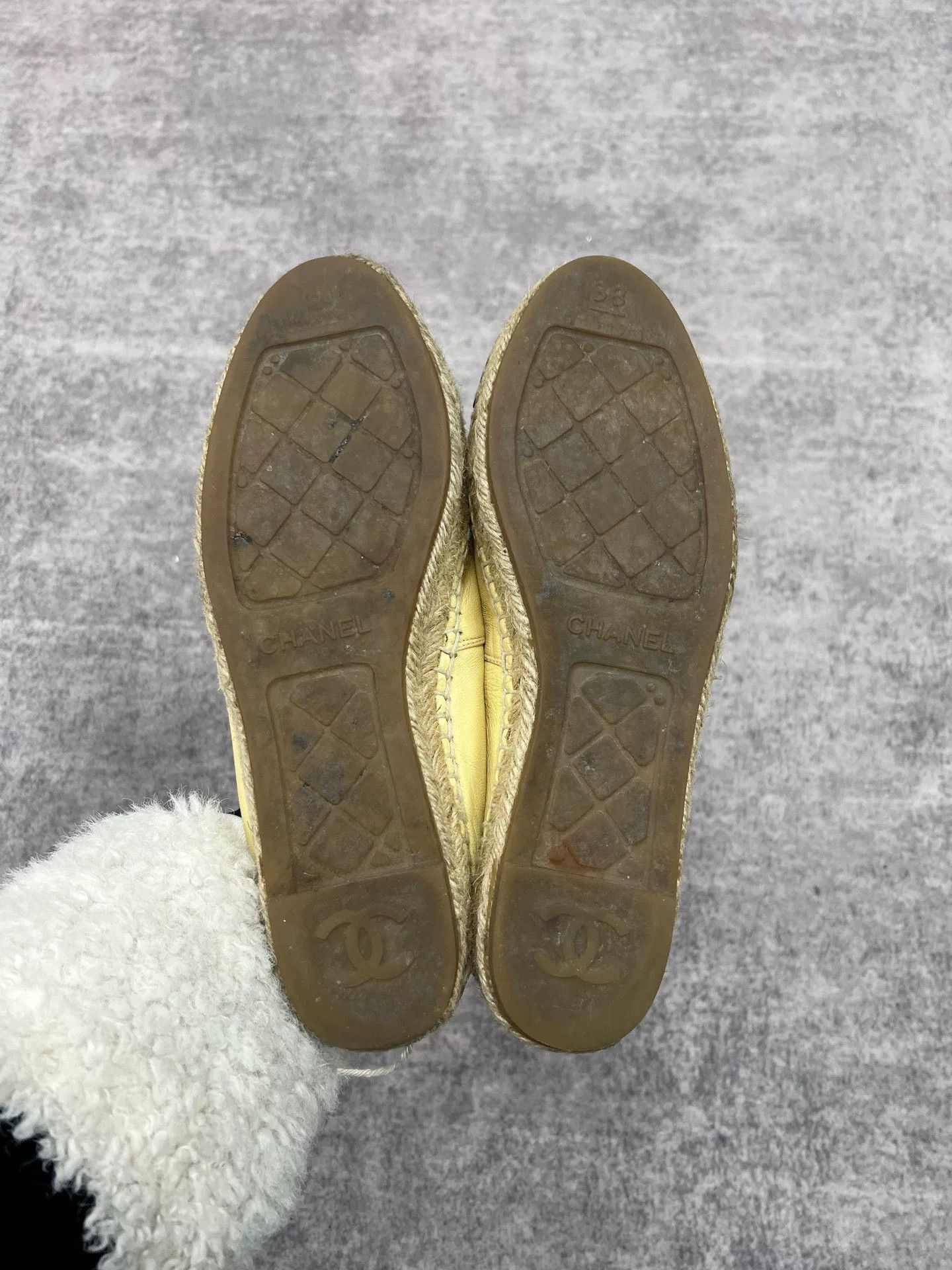 Chanel Chanel Lowtop Sneakers us_7-5 Women Size US 7.5 / IT 37.5 - 7 Thumbnail