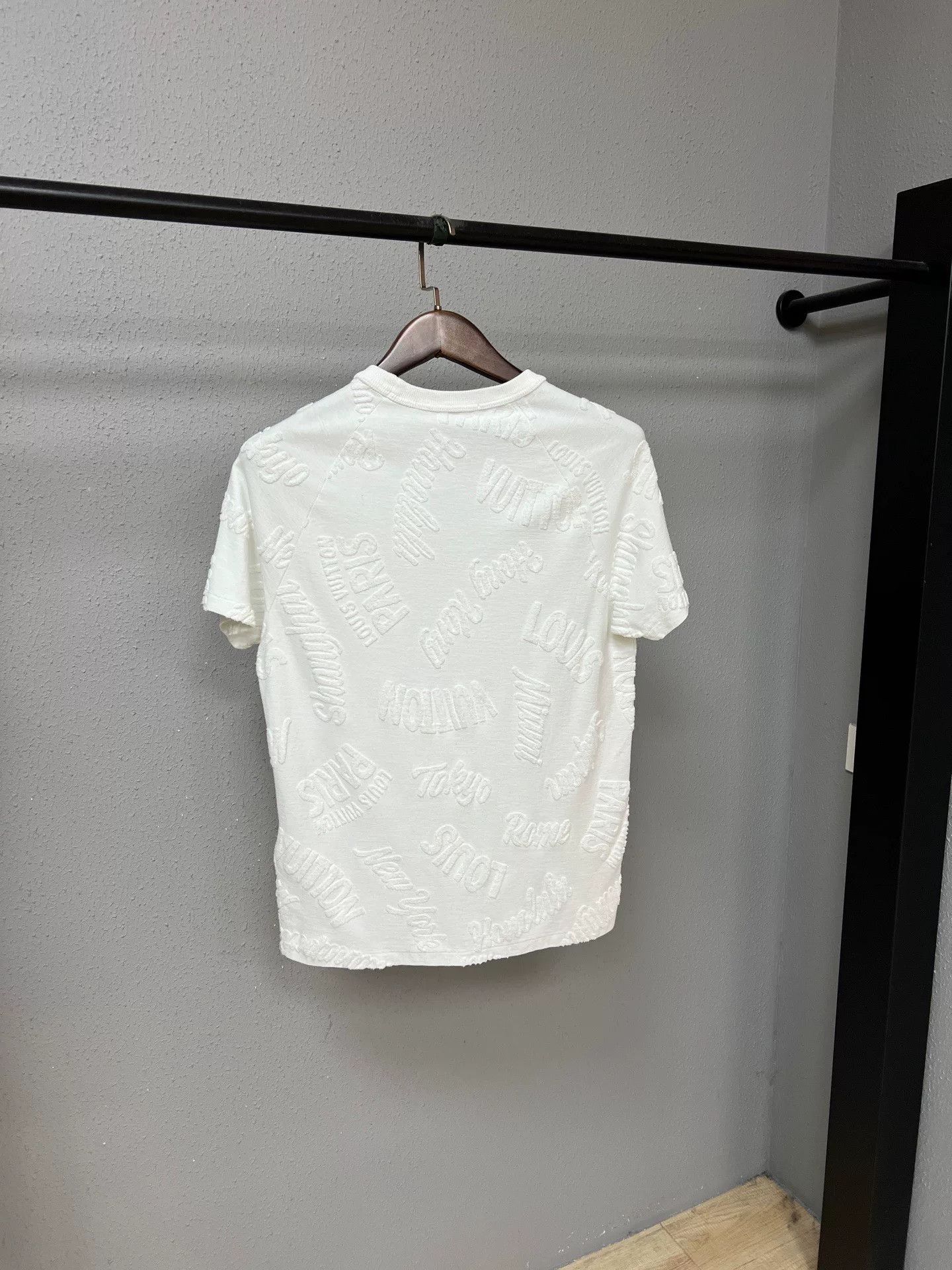 Louis Vuitton Louis Vuitton Retro T-Shirt s Men Size US S / EU 44-46 / 1 - 2 Thumbnail