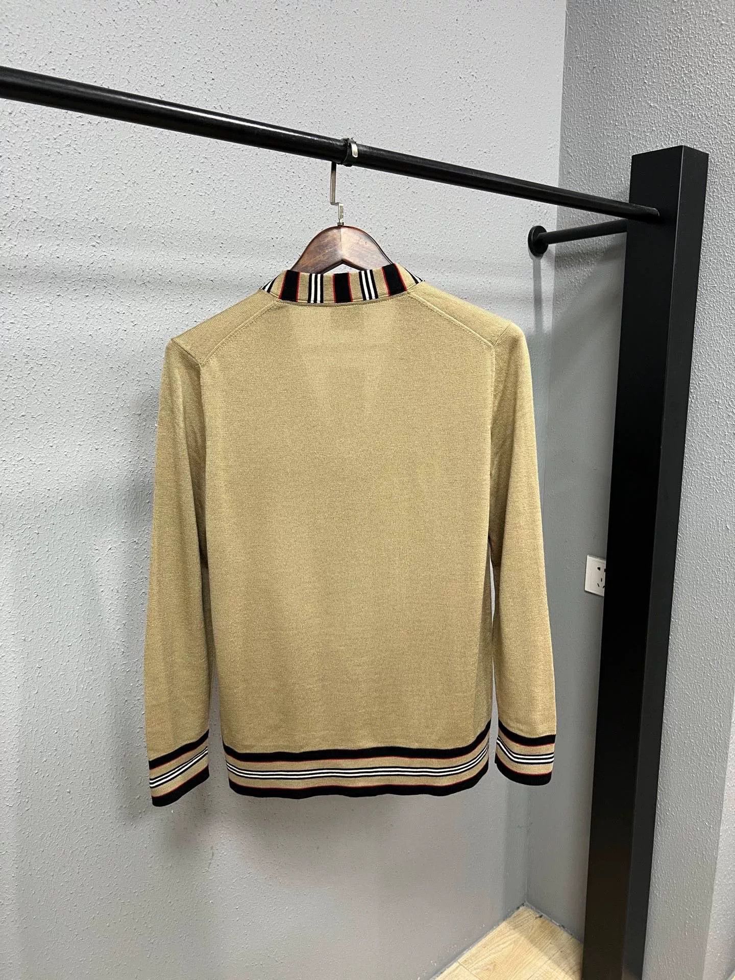 Burberry Burberry Plaid Sweater m Men Size US M / EU 48-50 / 2 - 2 Thumbnail
