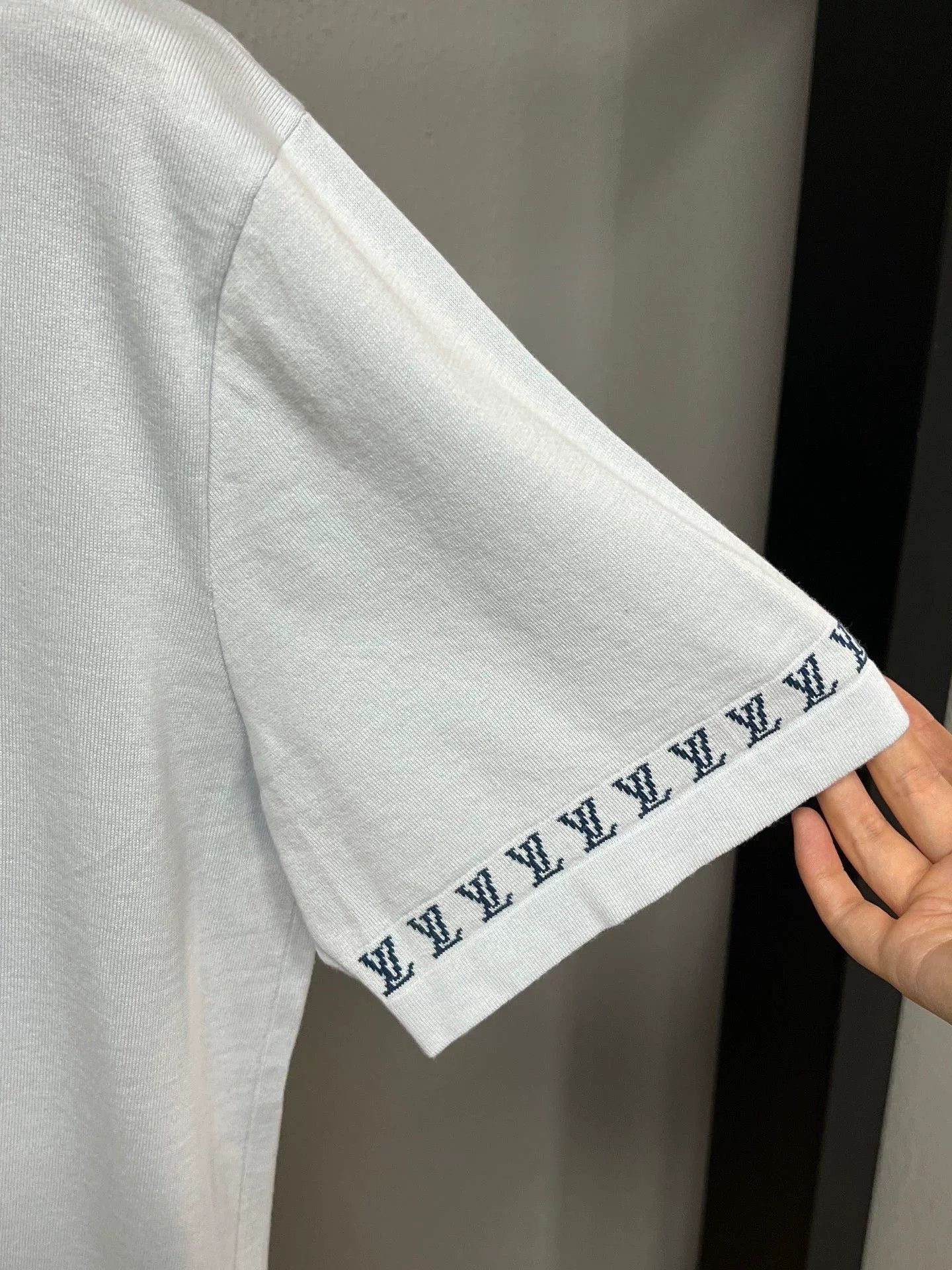 Louis Vuitton Louis Vuitton T-Shirt l Men Size US L / EU 52-54 / 3 - 3 Thumbnail