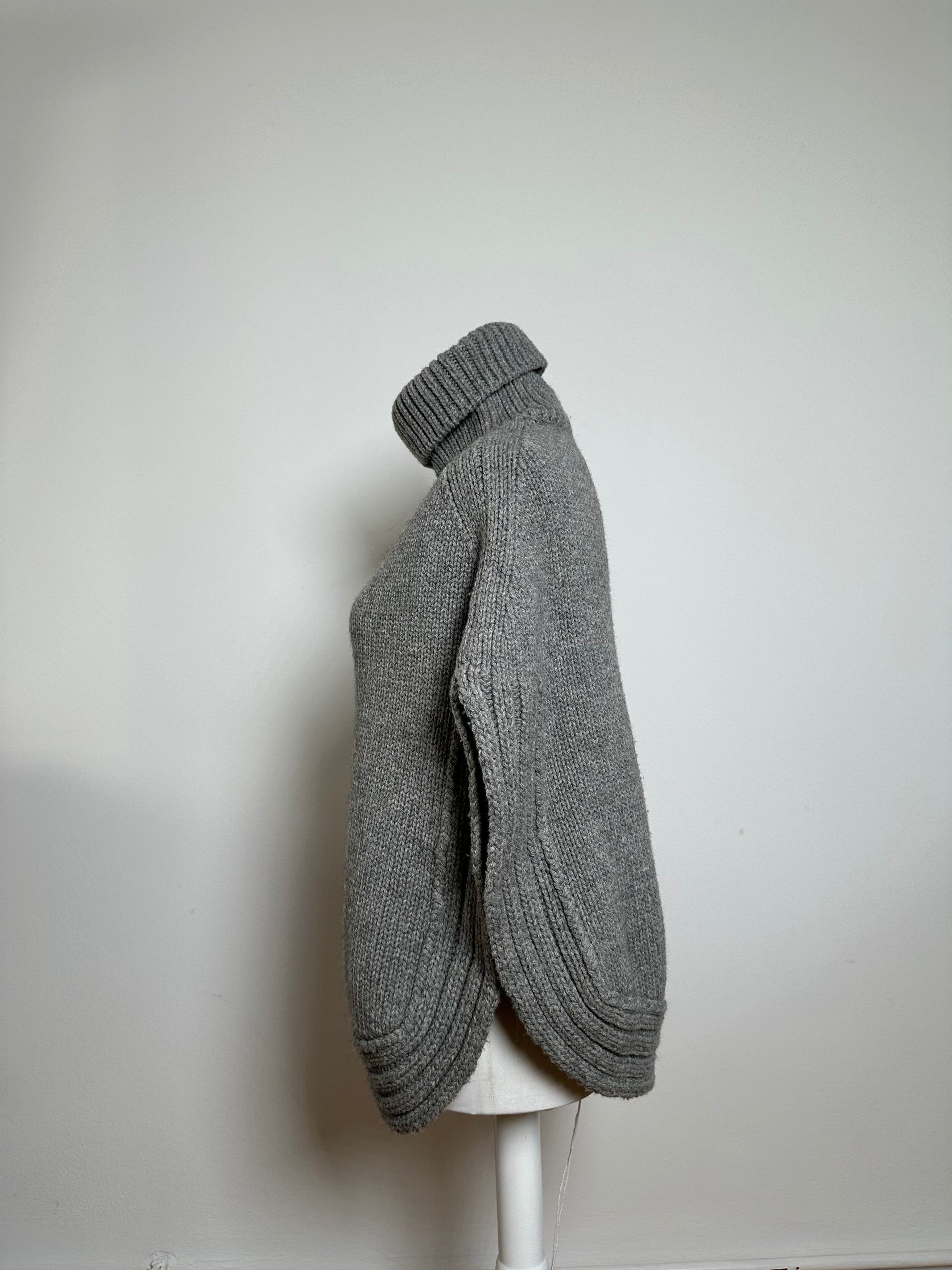 Gucci Vintage Wool Poncho Grey M Size M / US 6-8 / IT 42-44 - 2 Thumbnail