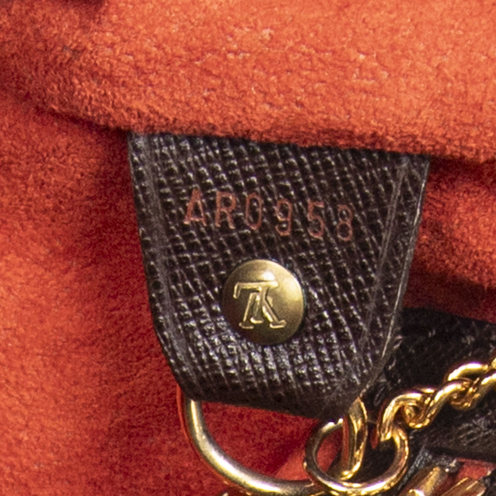 Louis Vuitton Marais Size ONE SIZE - 10 Thumbnail