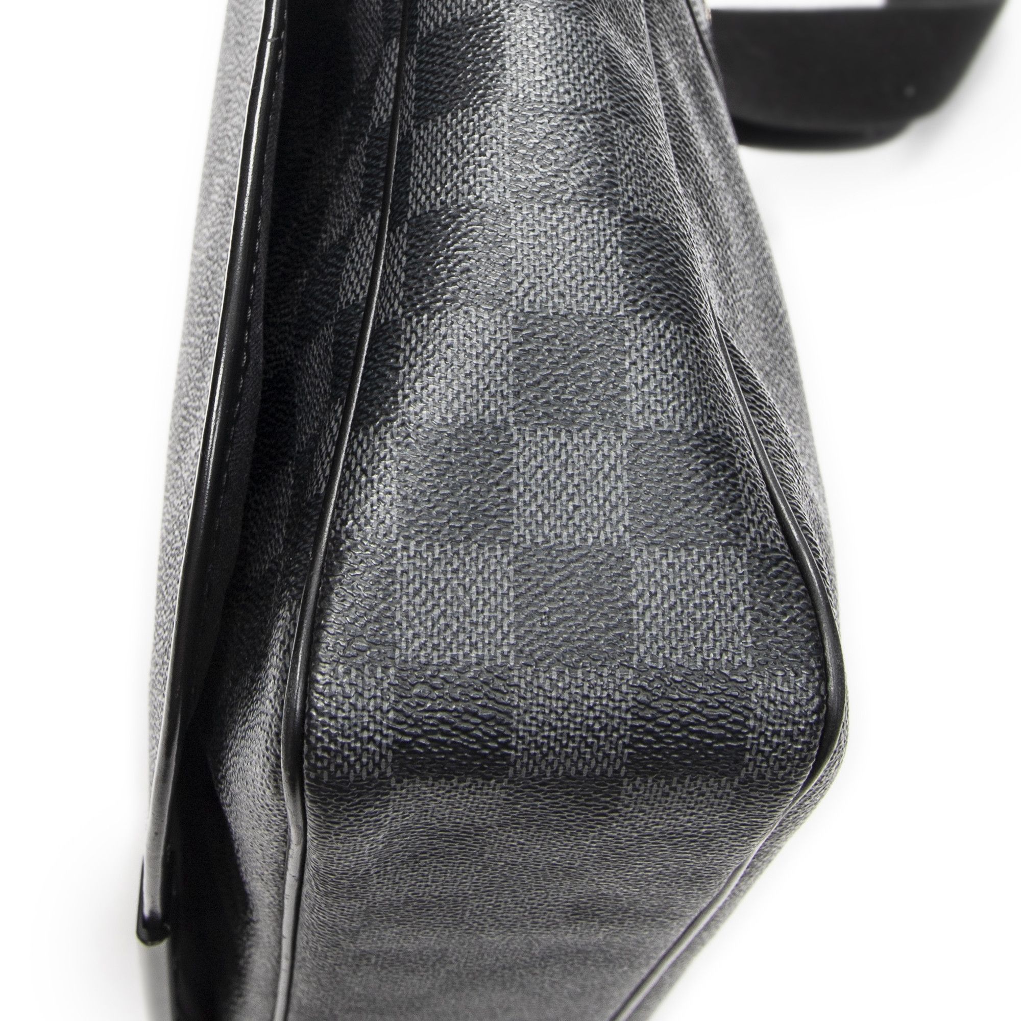 Louis Vuitton Daniel MM Size ONE SIZE - 8 Thumbnail