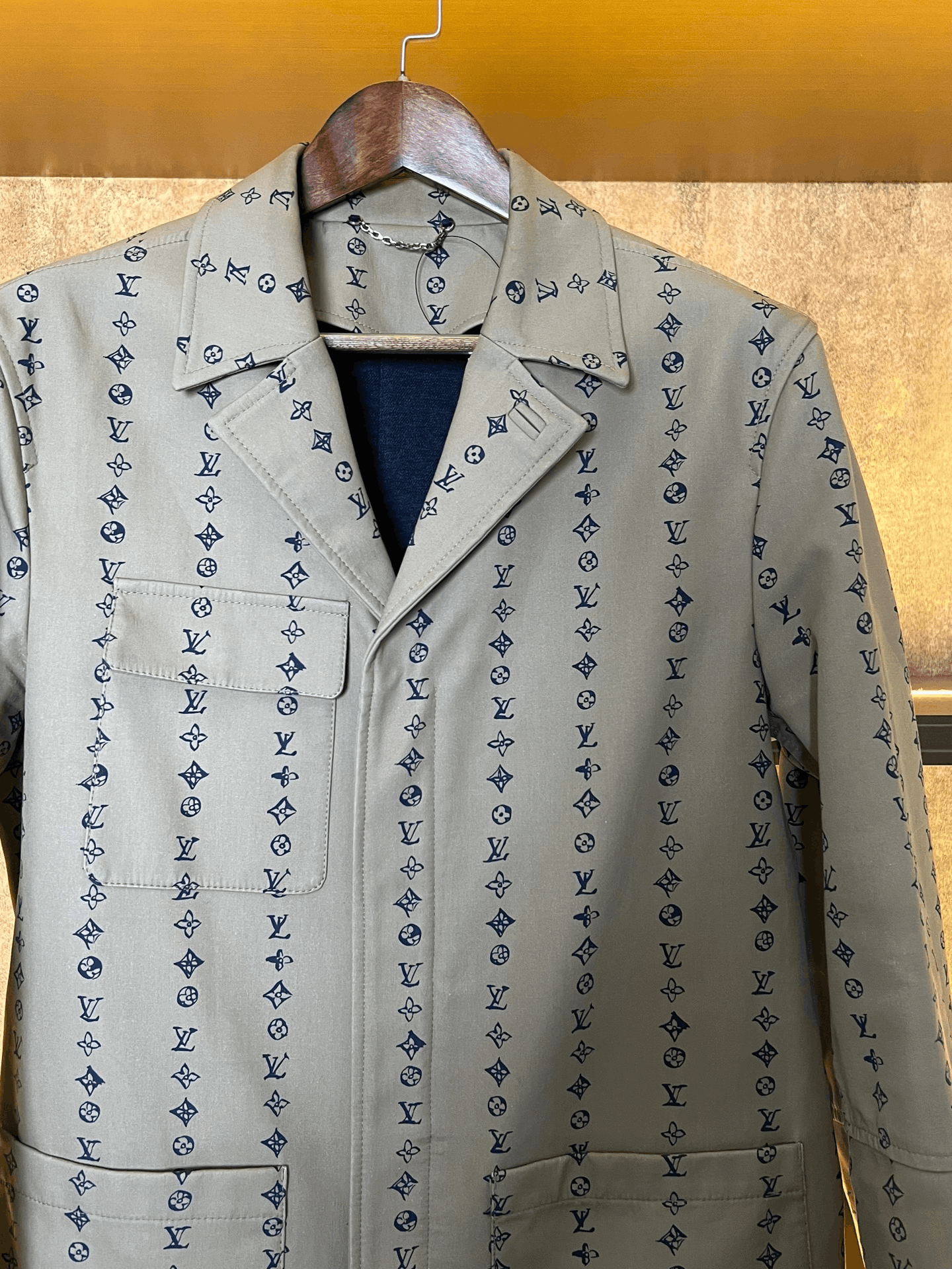 Louis Vuitton Louis Vuitton Heavy Coat m Men Size US M / EU 48-50 / 2 - 3 Thumbnail