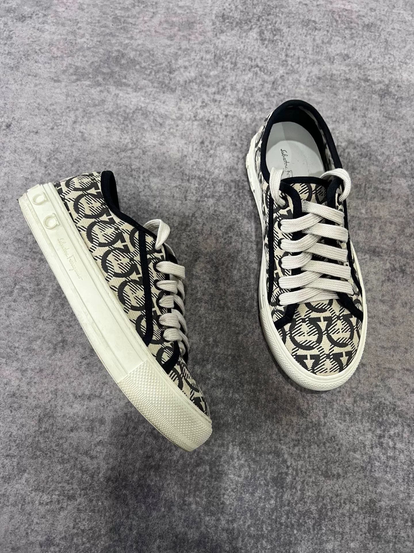 Salvatore Ferragamo Salvatore Ferragamo Casual Lowtop Sneakers 8 Men Size US 8 / EU 41 - 2 Thumbnail
