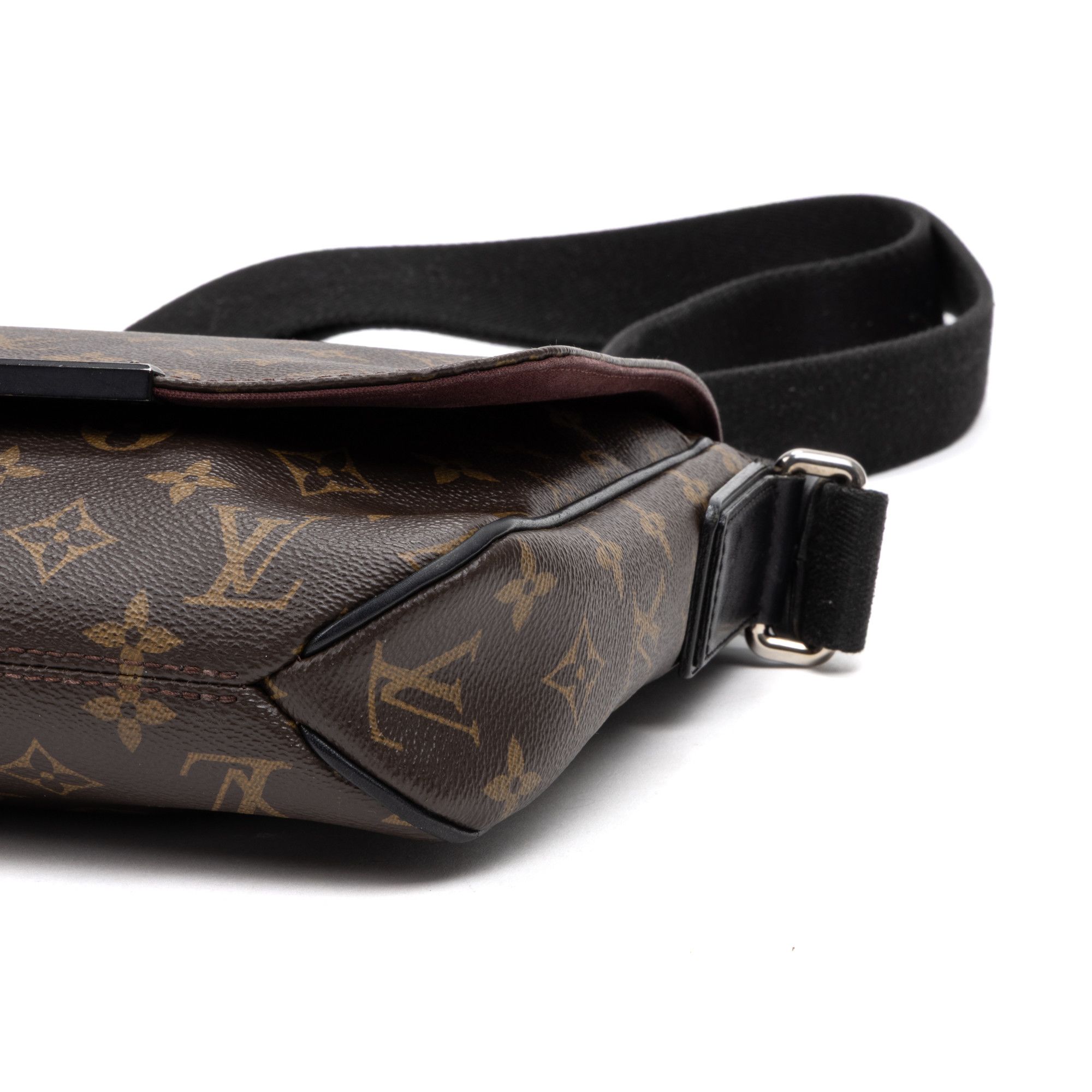 Louis Vuitton District PM Size ONE SIZE - 8 Thumbnail