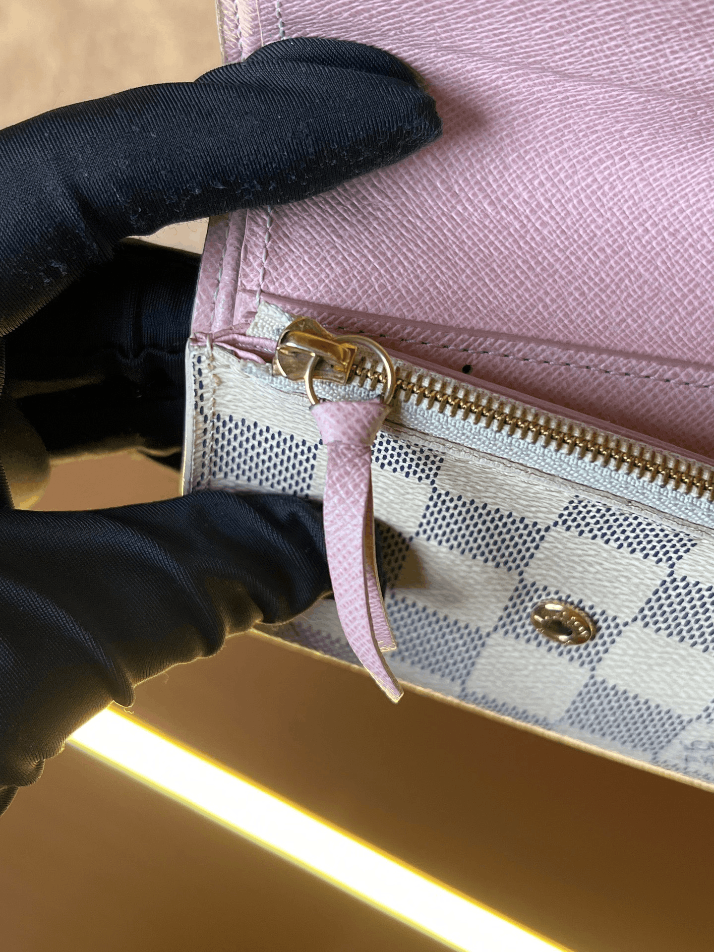 Louis Vuitton Louis Vuitton Checkered White Wallet one size Men Size ONE SIZE - 8 Thumbnail