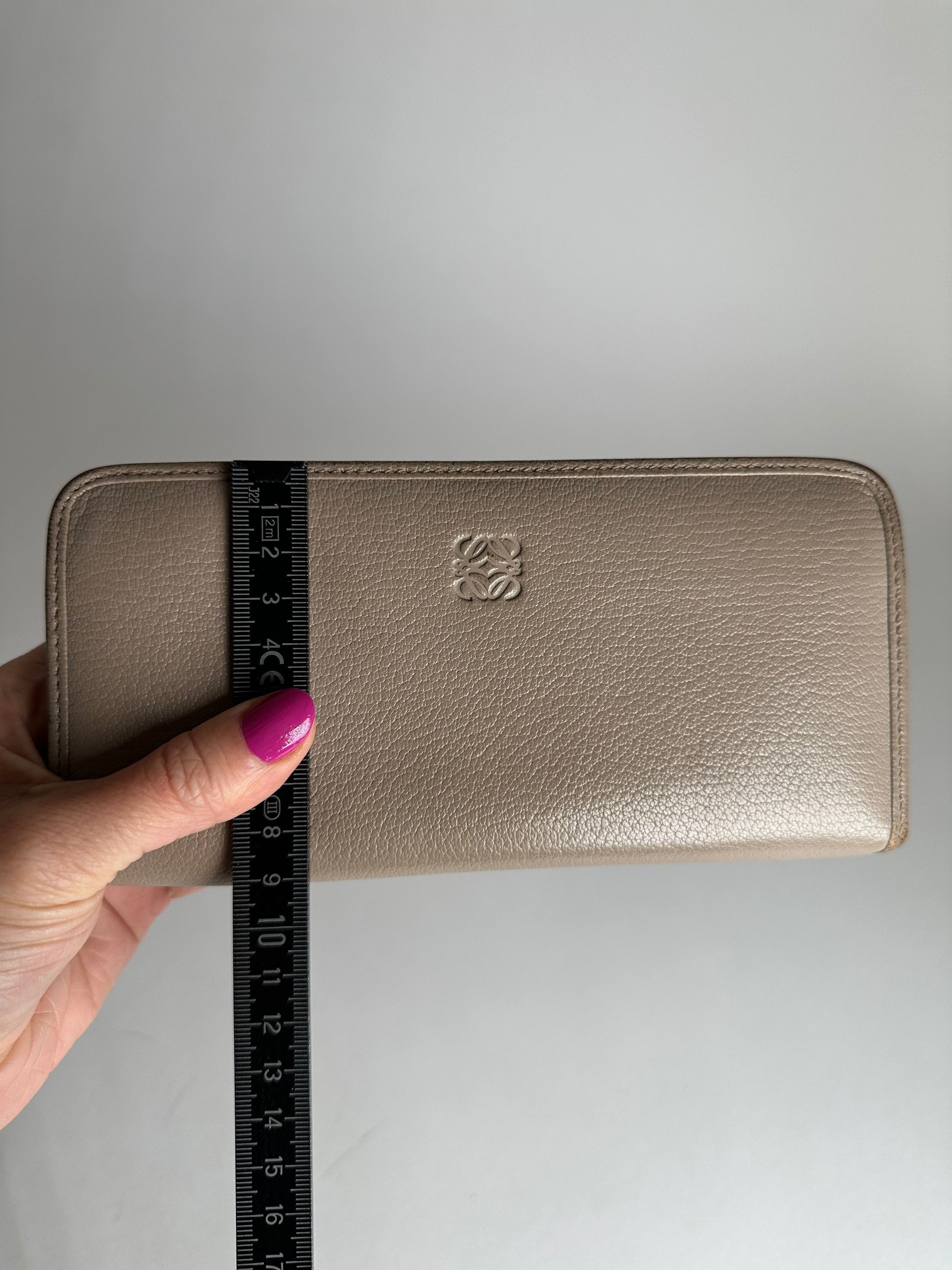 Loewe Vintage Madrid Zippy Leather Wallet Beige Grey Size ONE SIZE - 7 Thumbnail