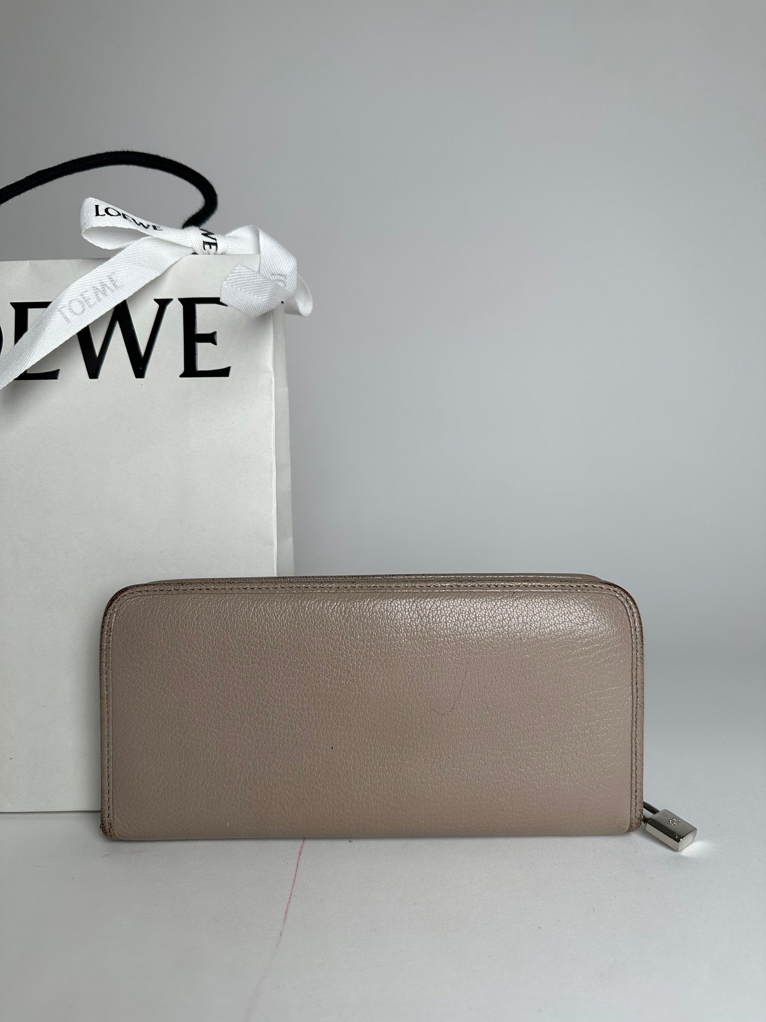 Loewe Vintage Madrid Zippy Leather Wallet Beige Grey Size ONE SIZE - 9 Thumbnail
